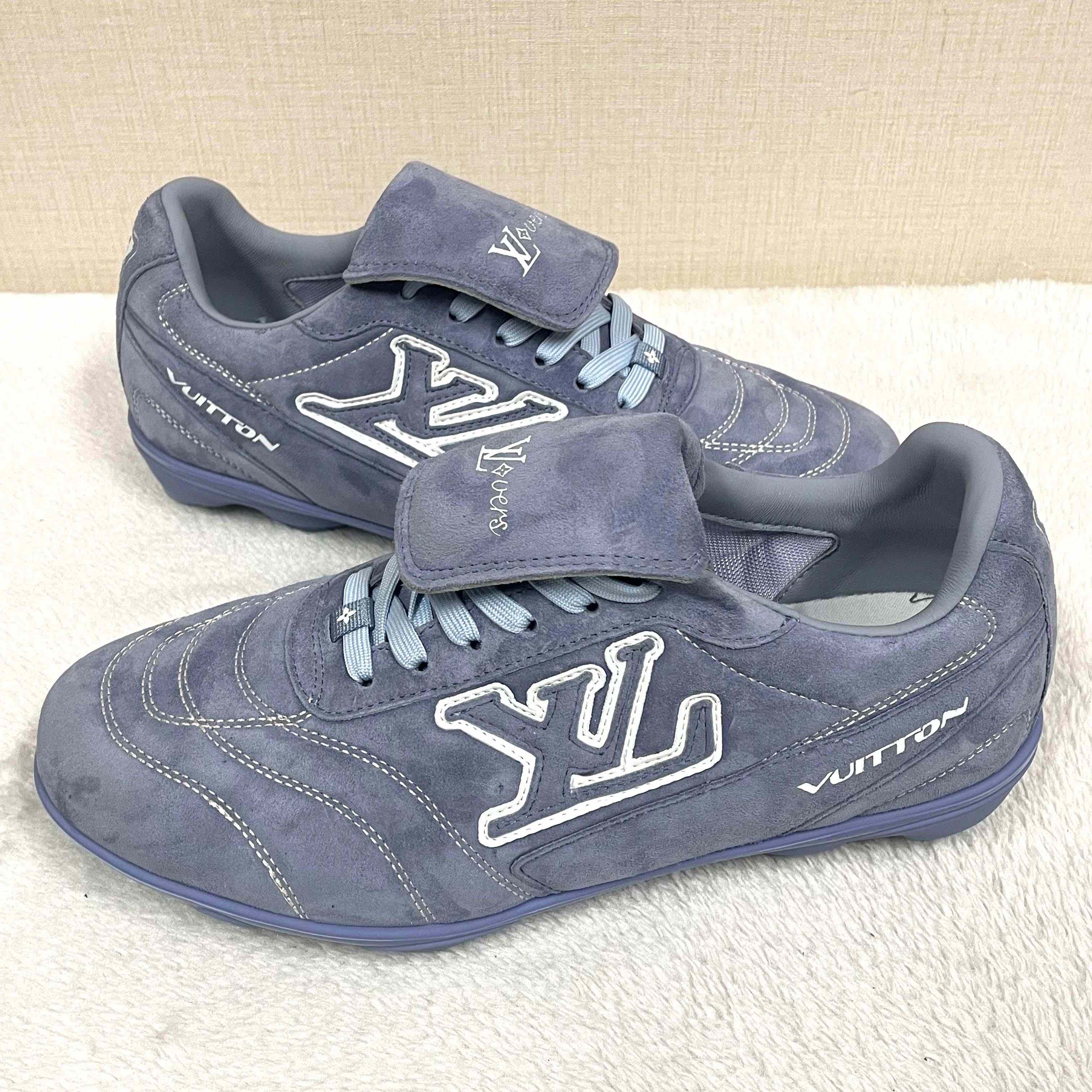 Louis Vuitton LV Footprint Soccer   1AHTZ4 - DopestKickz