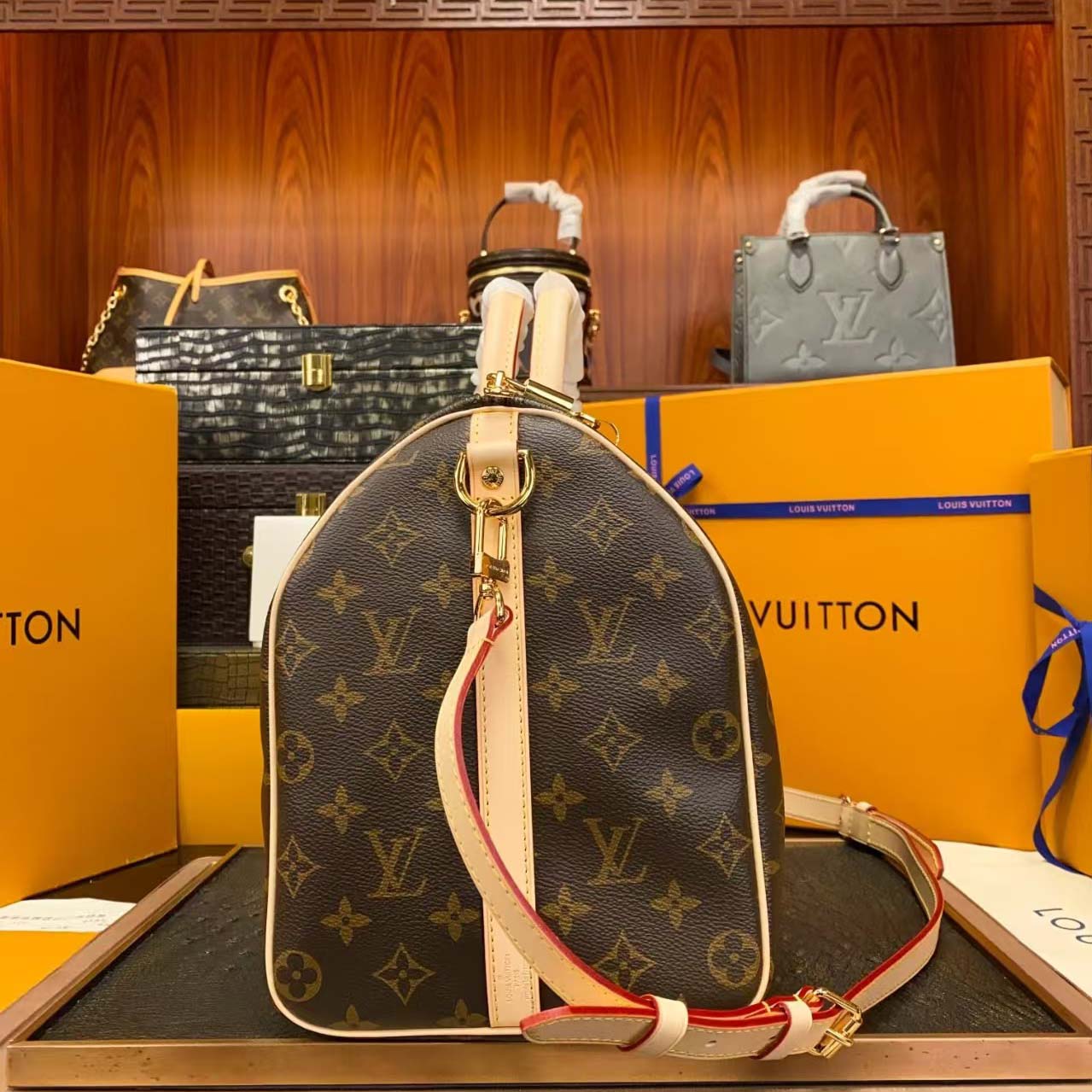 Louis Vuitton Speedy Bandoulière 35   - DopestKickz