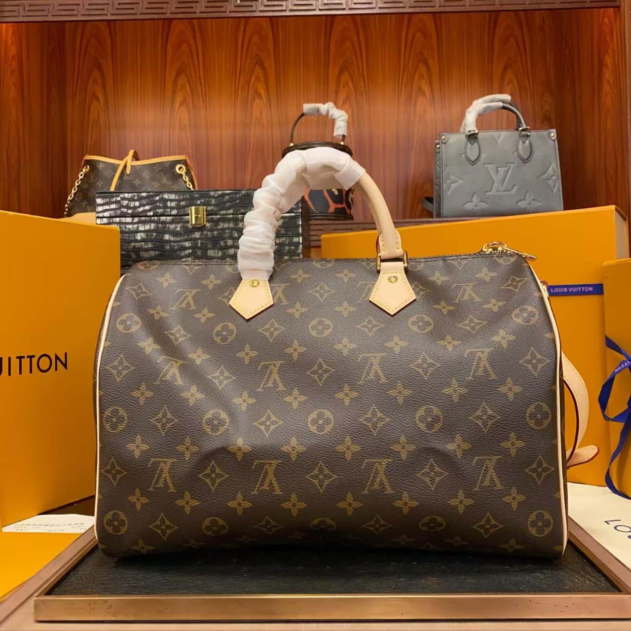 Louis Vuitton Speedy Bandoulière 35   - DopestKickz