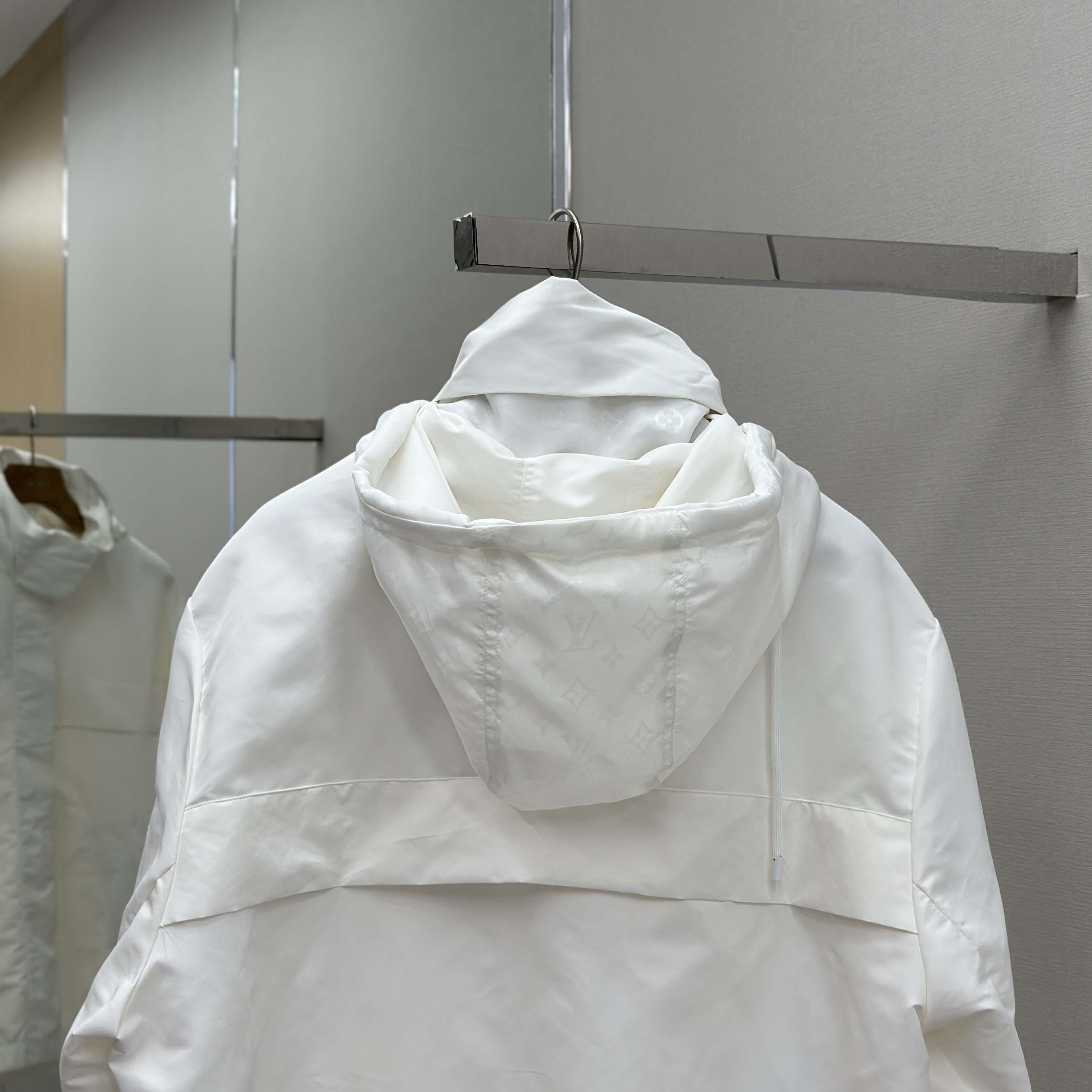 Louis Vuitton Signature Windbreaker   1AHUH1 - DopestKickz