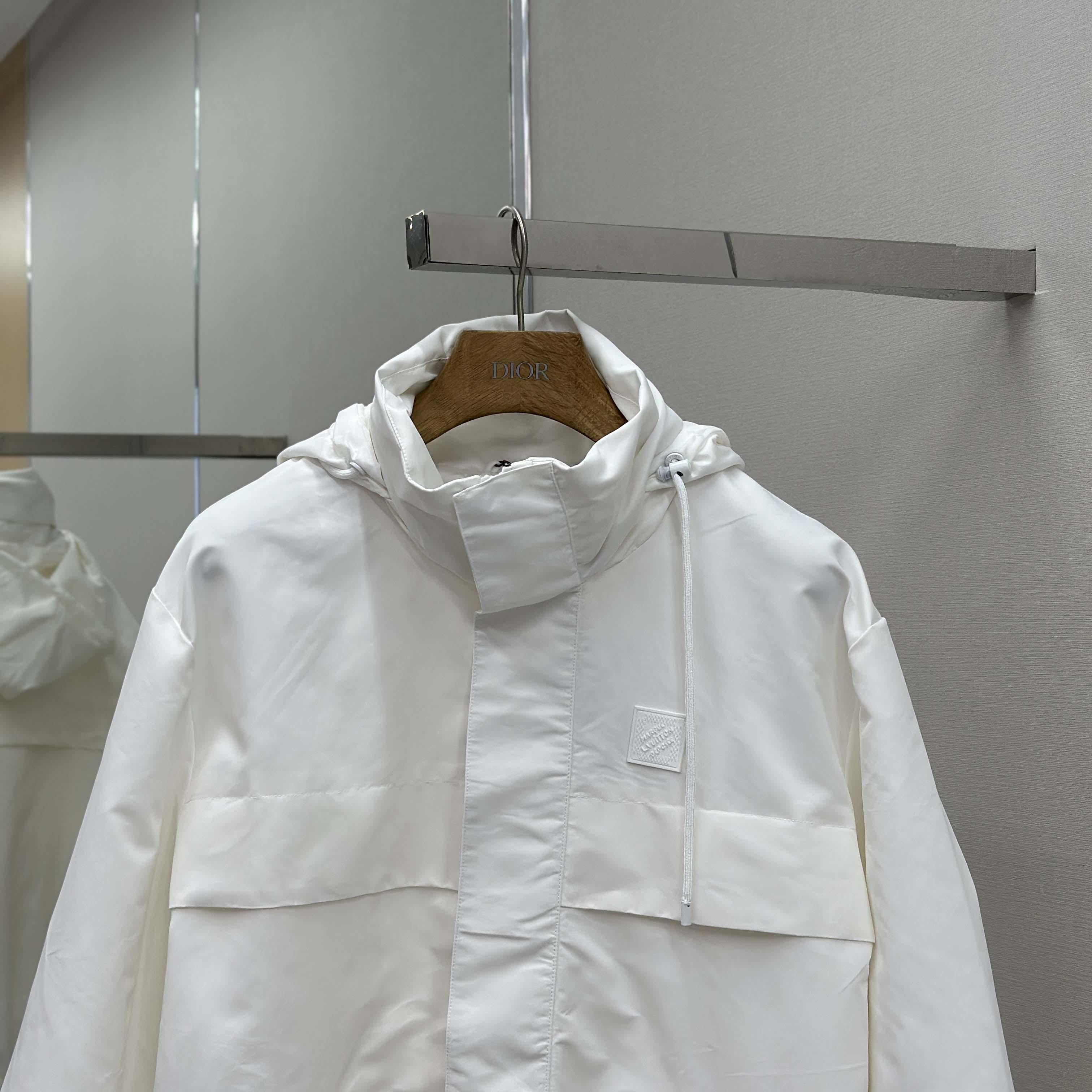 Louis Vuitton Signature Windbreaker   1AHUH1 - DopestKickz