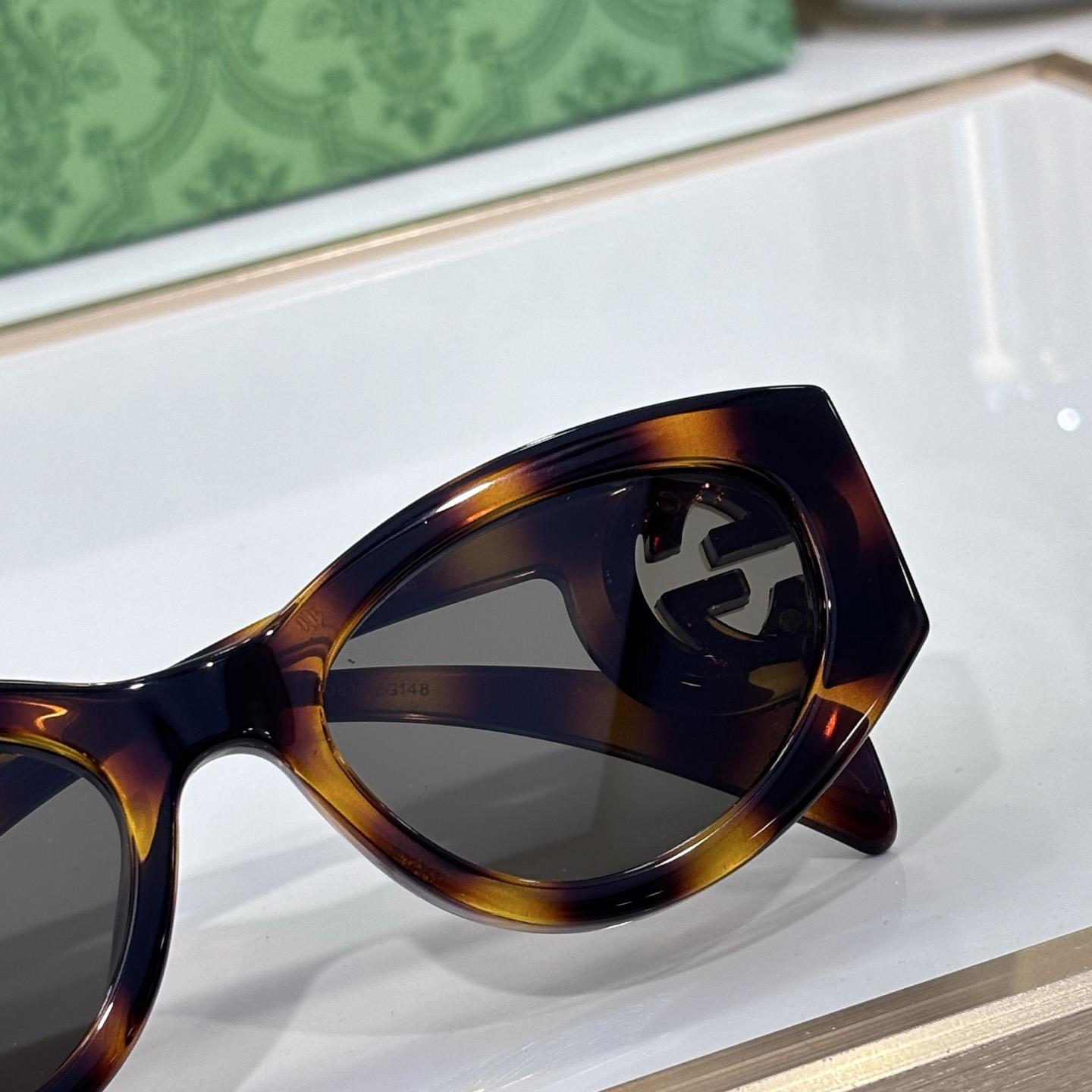 Gucci Cat-eye frame Sunglasses - DopestKickz