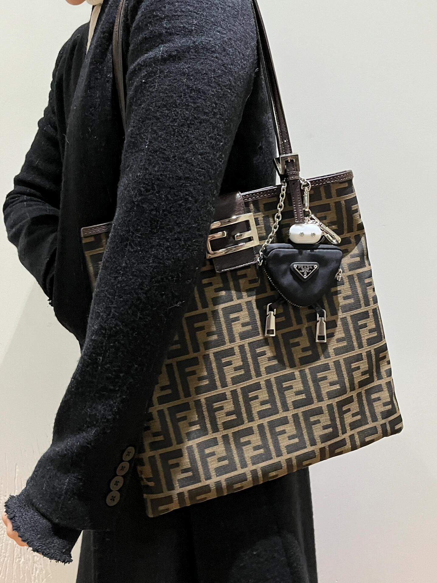 Prada Robot Trick Keychain - DopestKickz