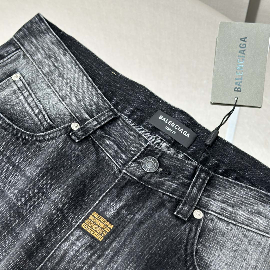 Balenciaga Fitted Low-waist Pants In Black - DopestKickz