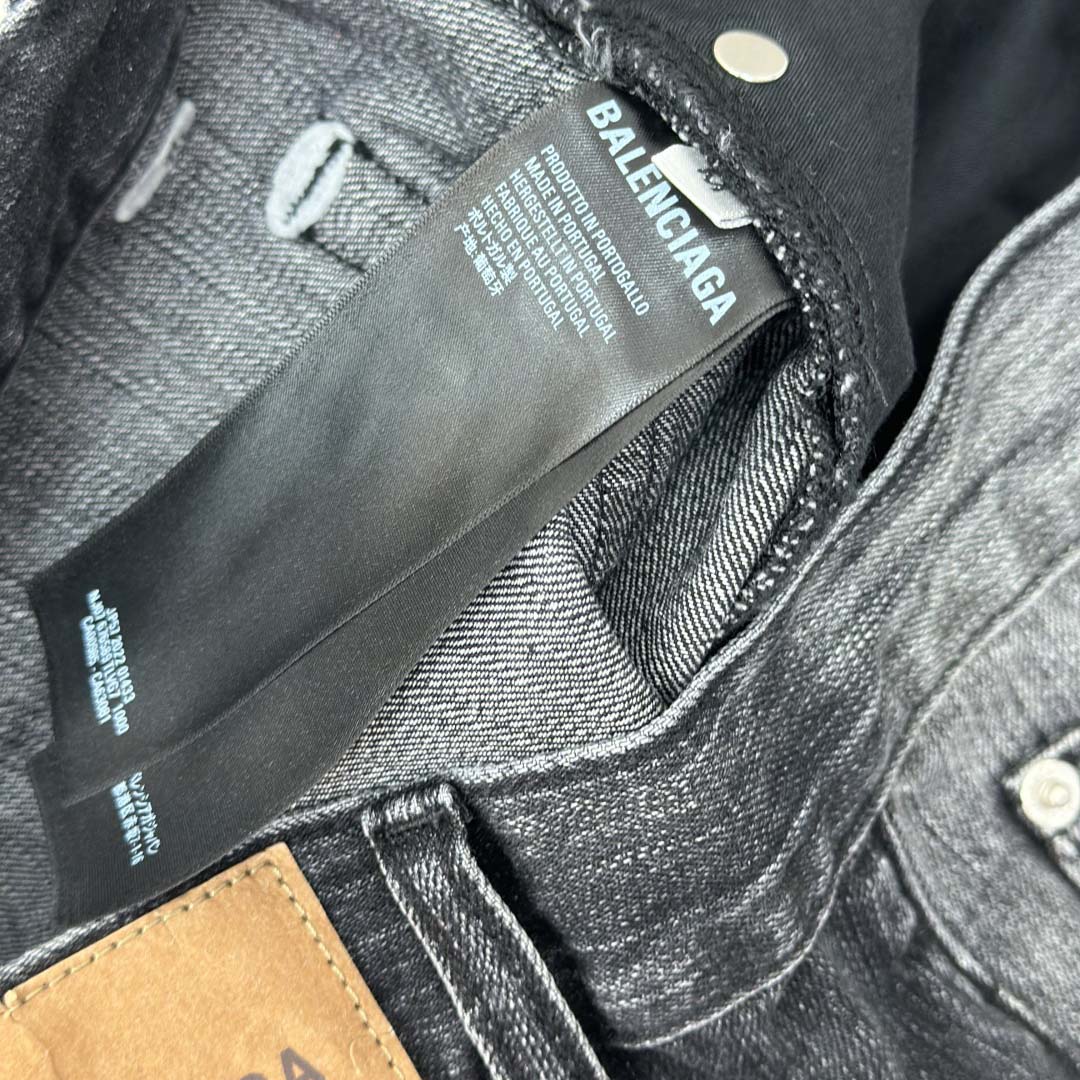 Balenciaga Fitted Low-waist Pants In Black - DopestKickz