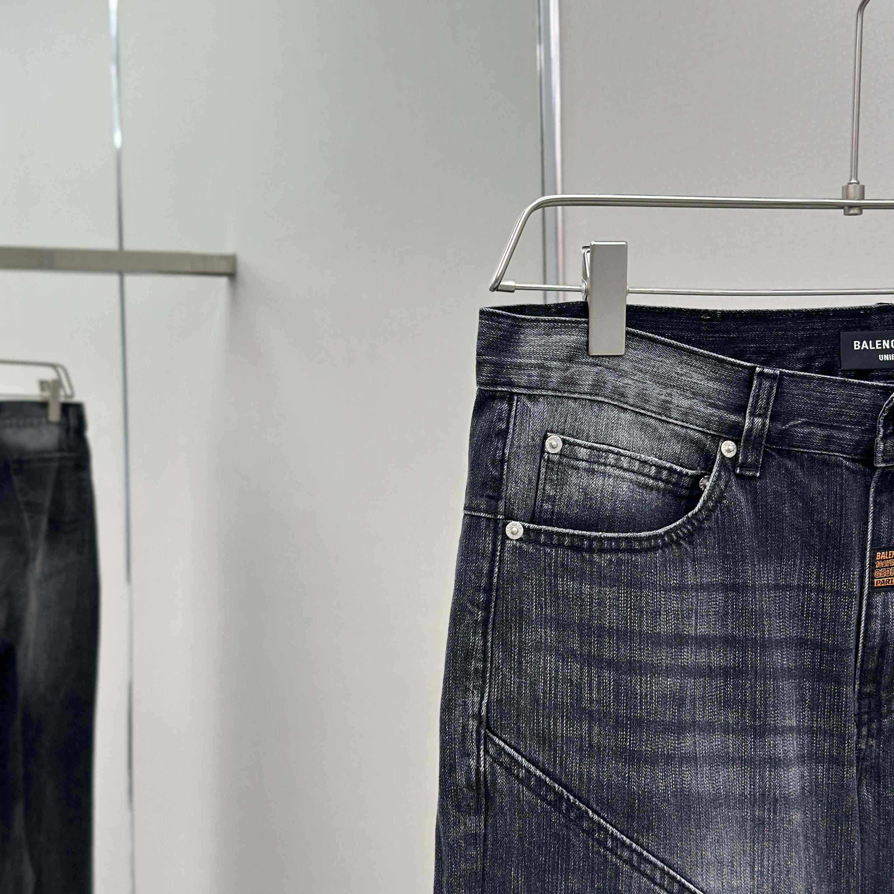 Balenciaga Fitted Low-waist Pants In Black - DopestKickz