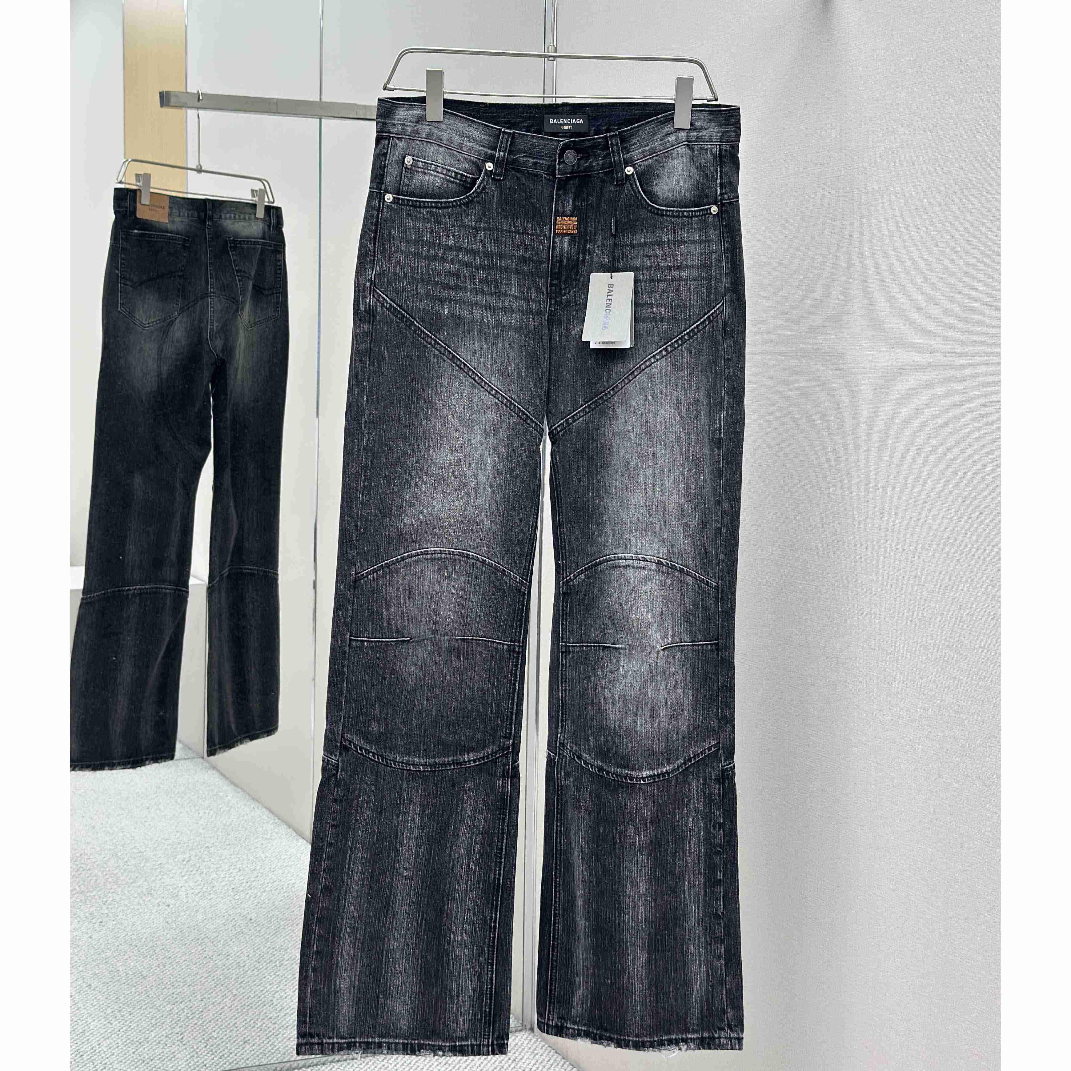 Balenciaga Fitted Low-waist Pants In Black - DopestKickz