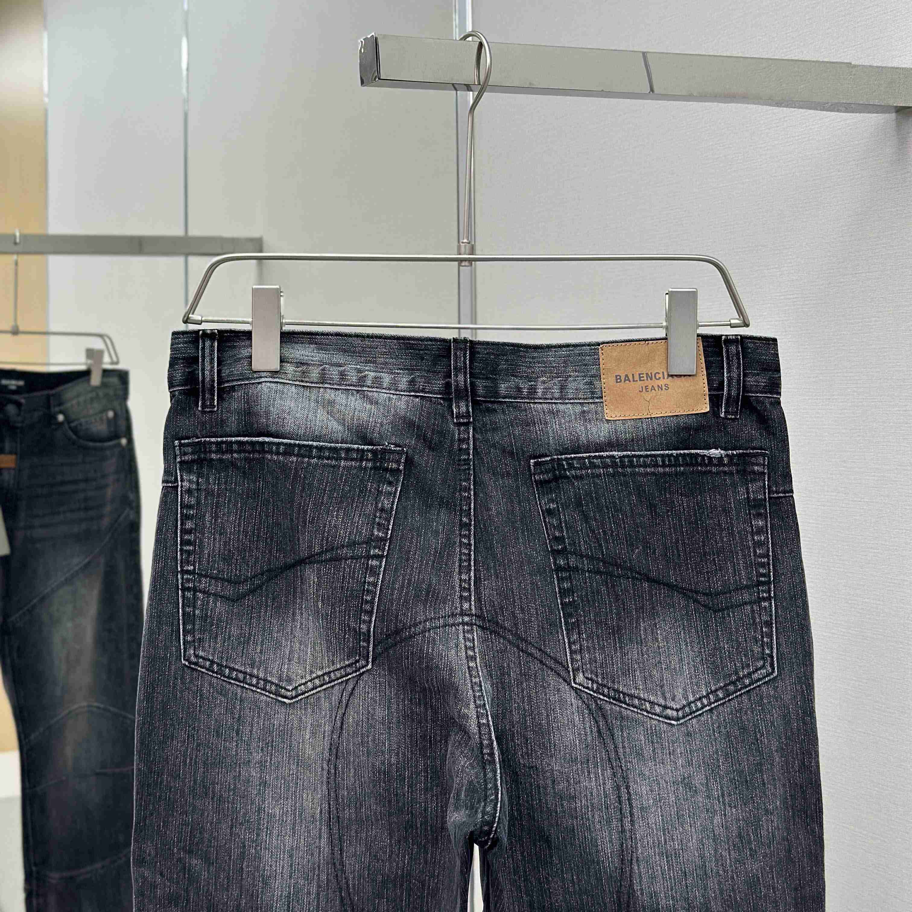 Balenciaga Fitted Low-waist Pants In Black - DopestKickz