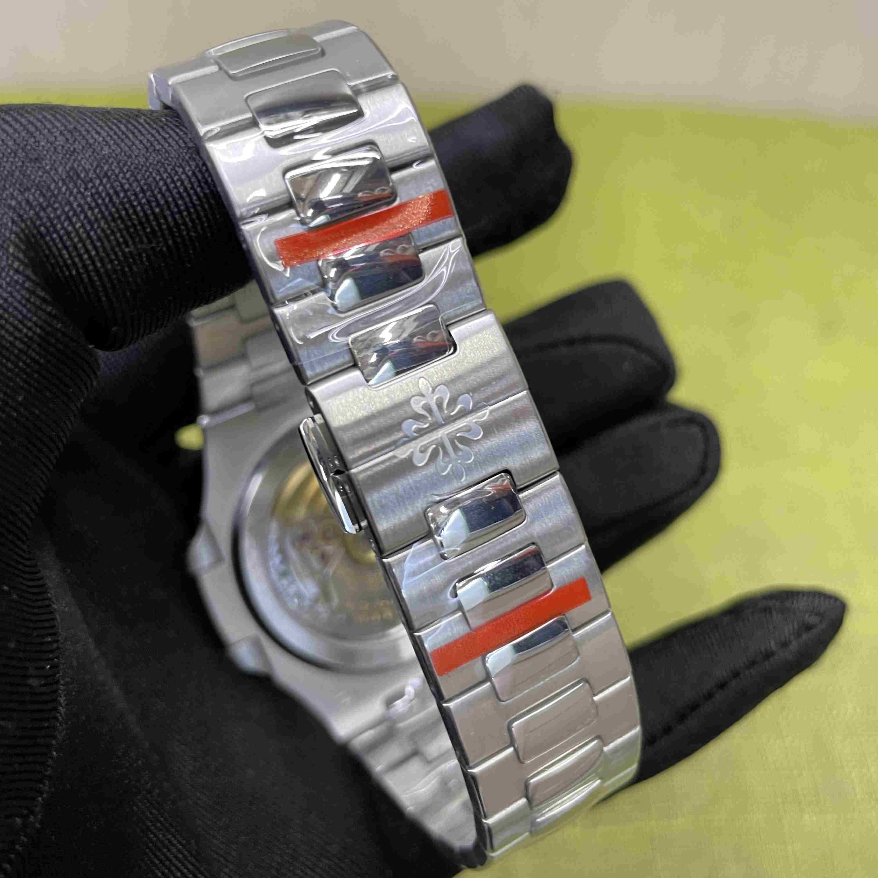 Patek Philippe Patek Nautilus 