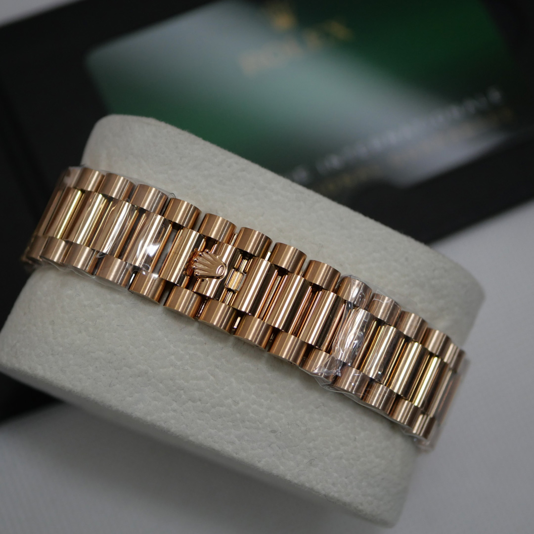 Rolex Oyster Perpetual Day-Date, 36mm, rose gold  128235 - DopestKickz