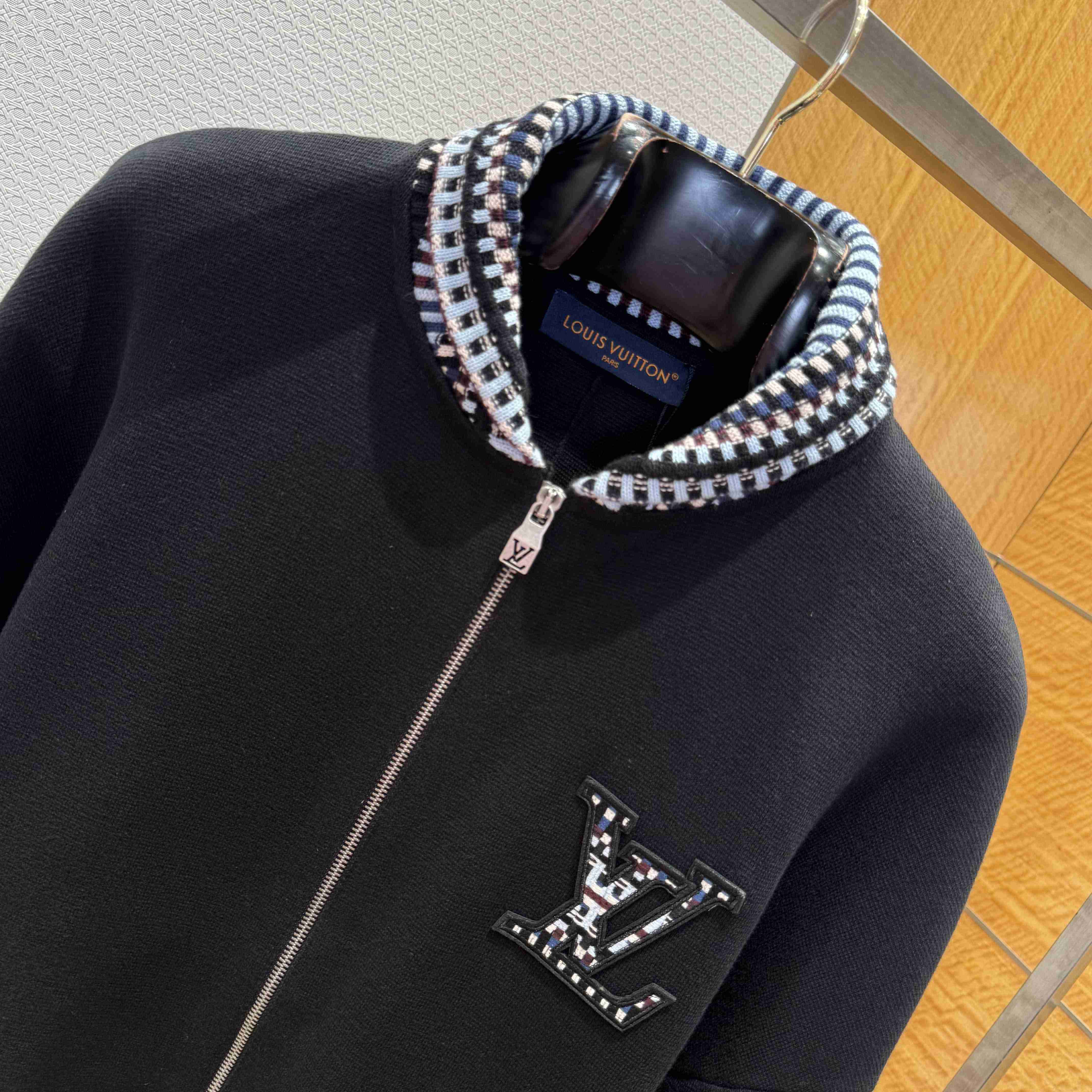 Louis Vuitton Knit Bomber   1AHVN4 - DopestKickz