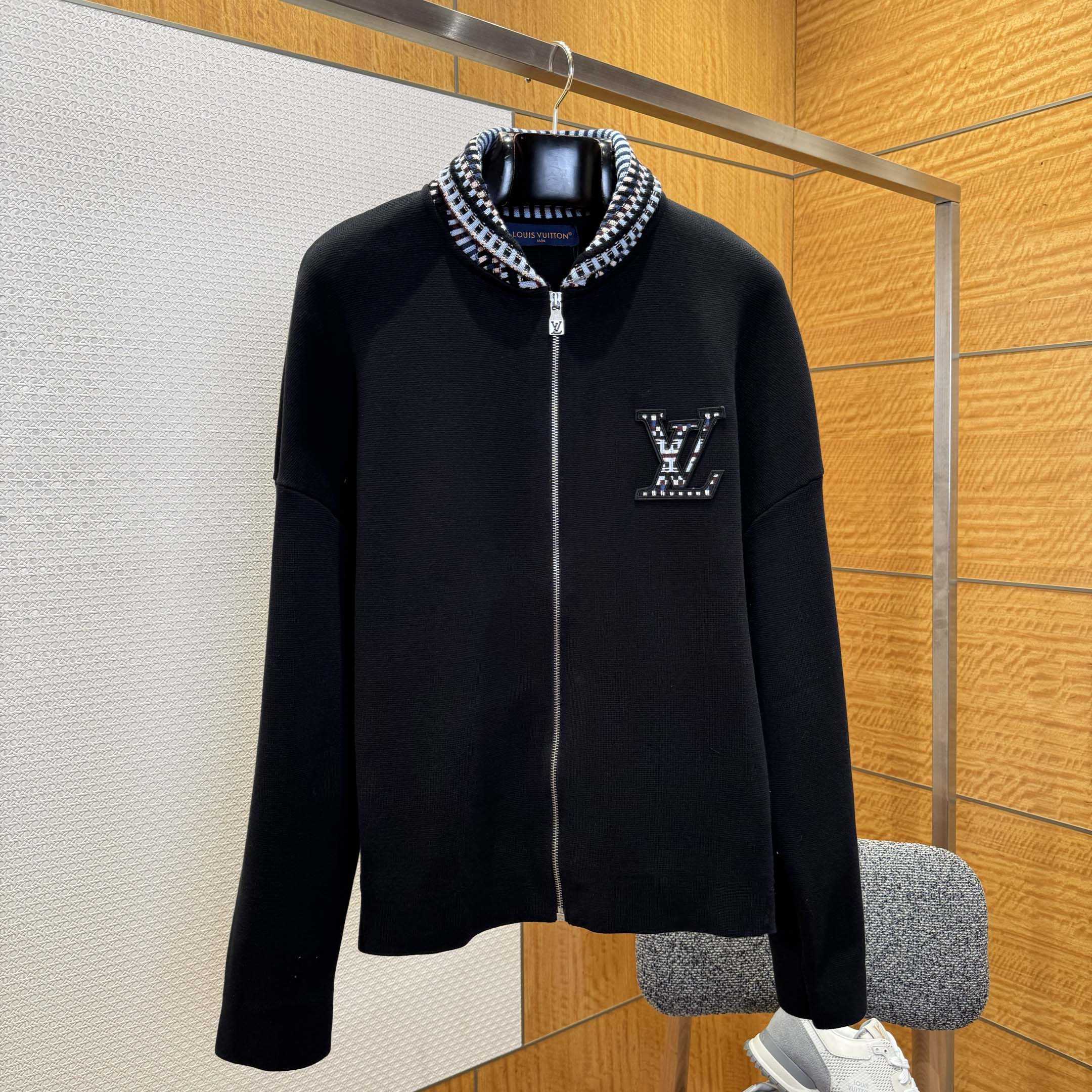 Louis Vuitton Knit Bomber   1AHVN4 - DopestKickz