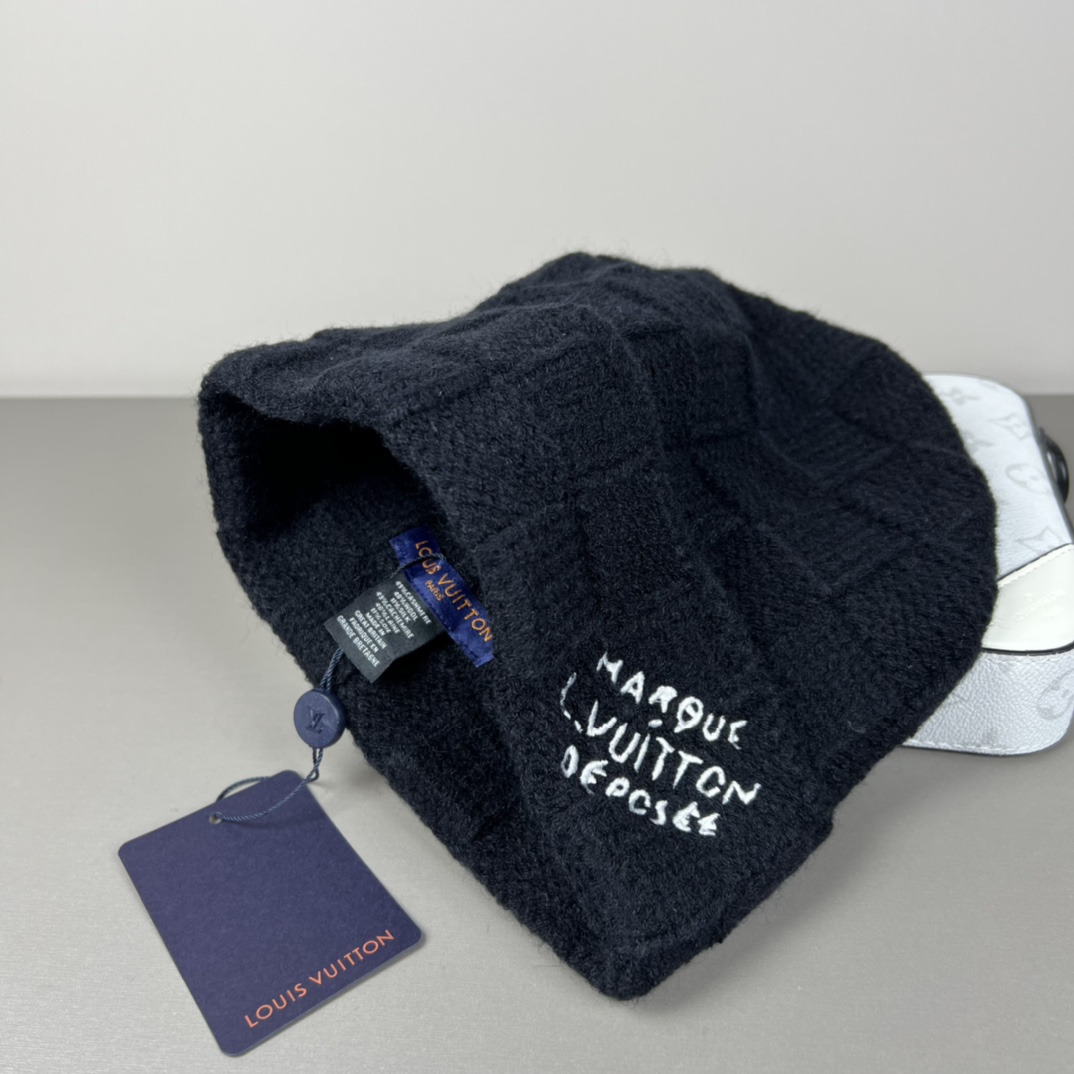 Louis Vuitton Beanie - DopestKickz