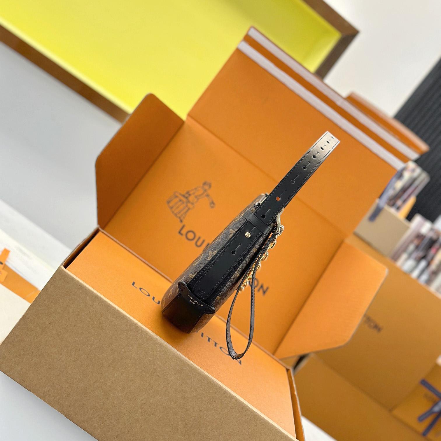 Louis Vuitton Cookie BB   M15056 - DopestKickz