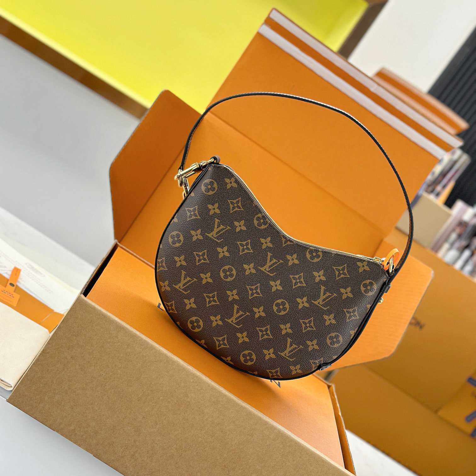 Louis Vuitton Cookie BB   M15056 - DopestKickz