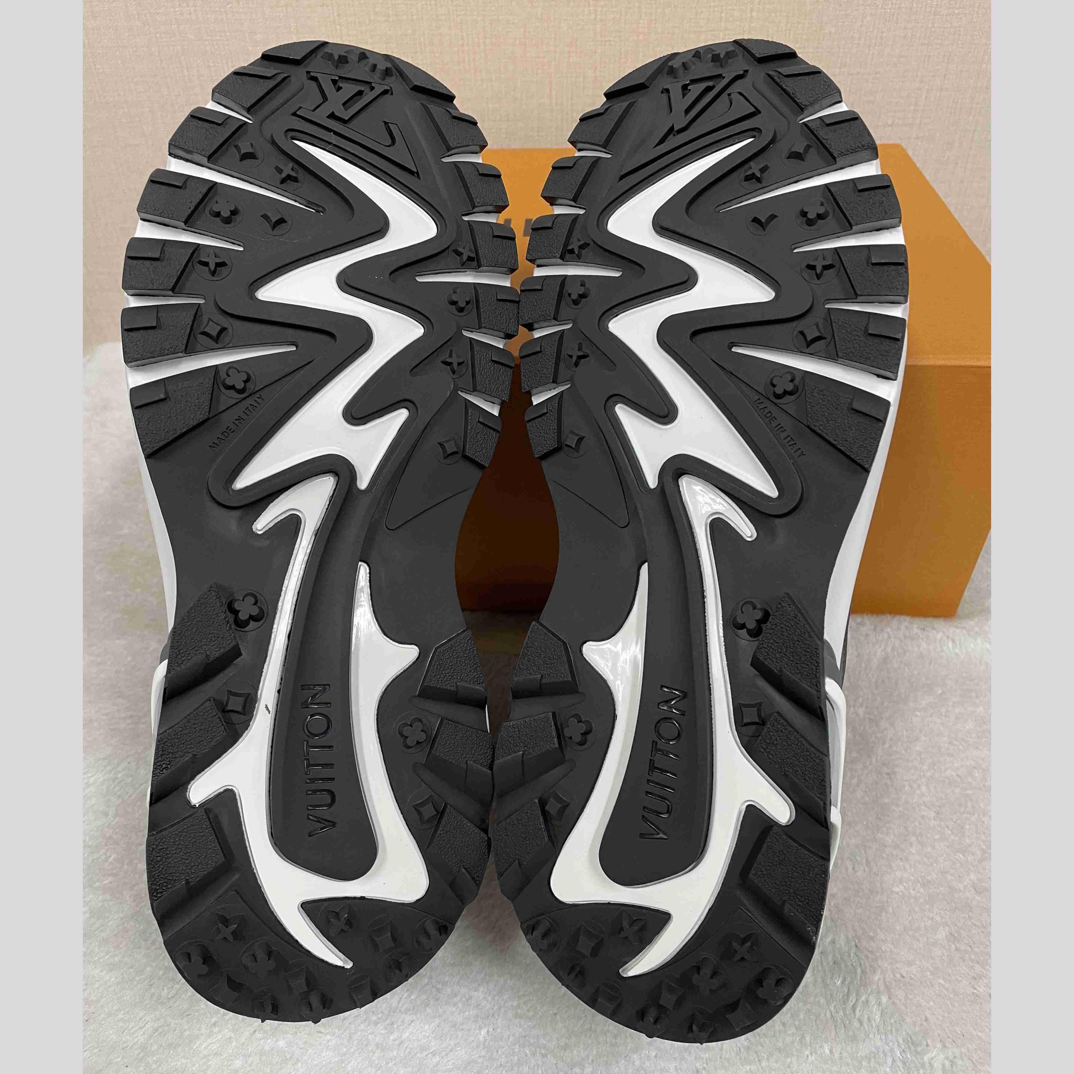 Louis Vuitton LV Runner Tatic Sneaker   1AILJM - DopestKickz