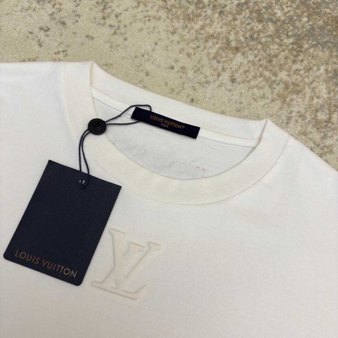 Louis Vuitton Embossed LV Long-Sleeved T-Shirt   1AIOIP - DopestKickz