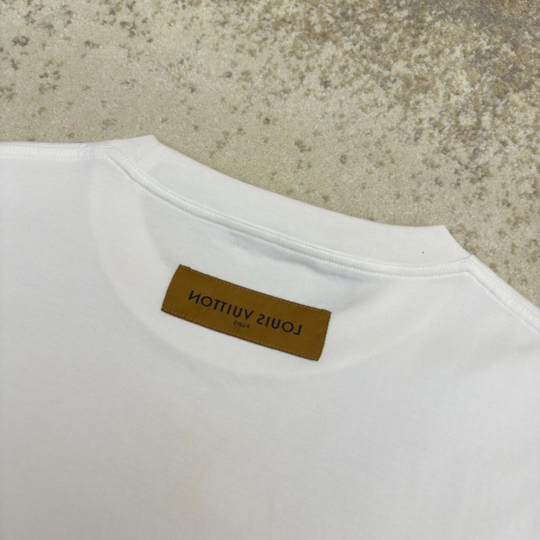 Louis Vuitton Embossed LV Long-Sleeved T-Shirt   1AIOIP - DopestKickz