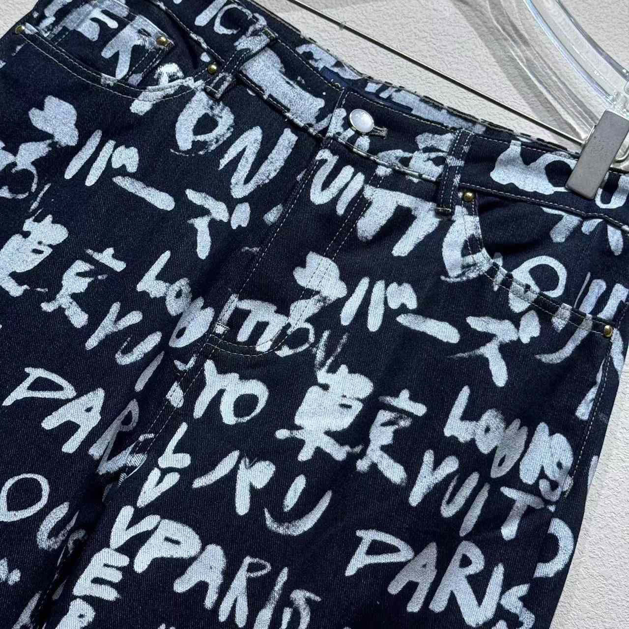 Louis Vuitton Denim Skate Pants   1AILT0 - DopestKickz