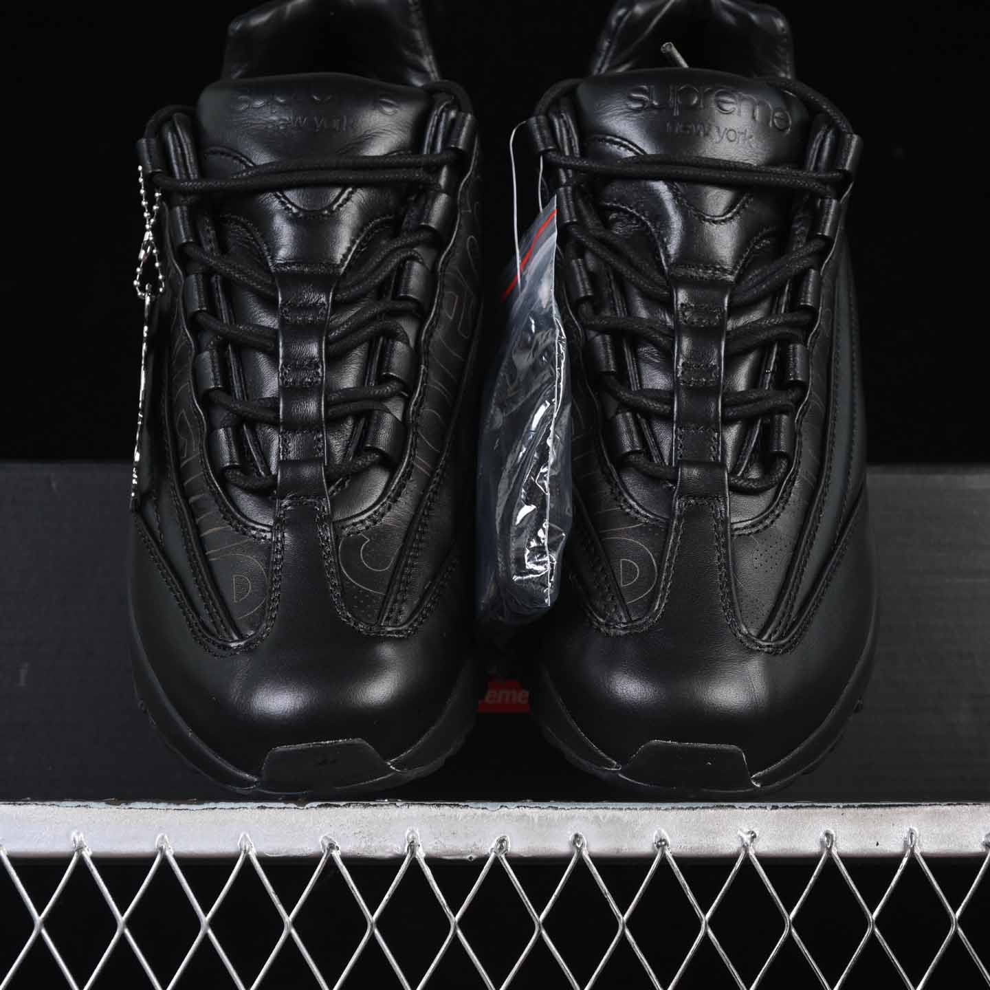 Supreme x Nike Air Max 95 Lux    CI0999-001 - DopestKickz