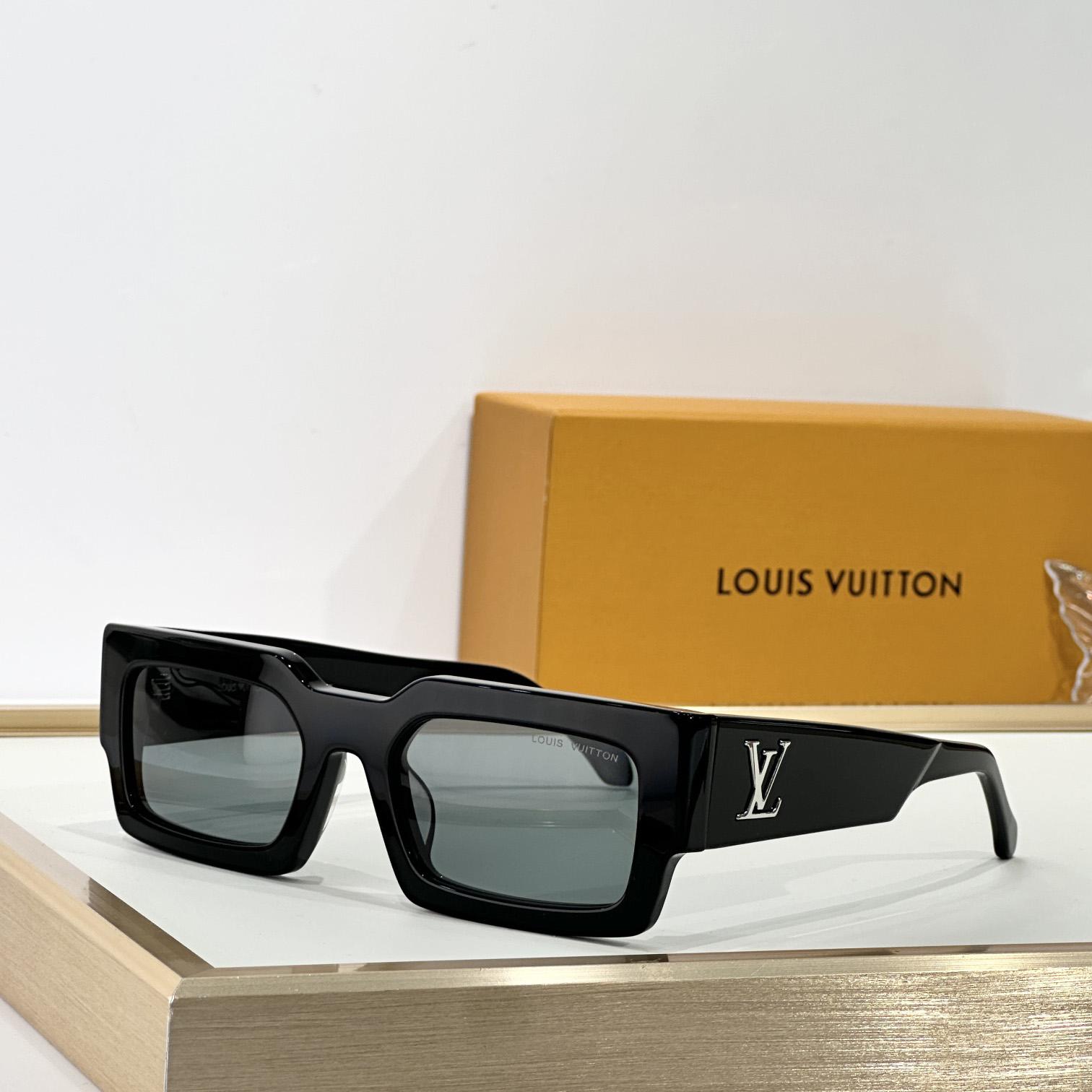 Louis Vuitton LV Clash Low Square Sunglasses   Z1910E - DopestKickz