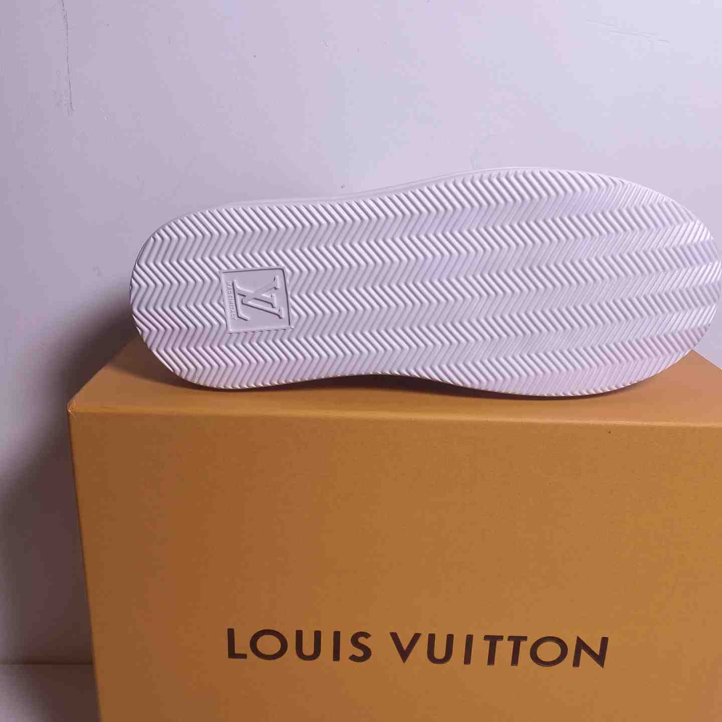 Louis Vuitton Beverly Hills Sneaker   1A8V3L - DopestKickz