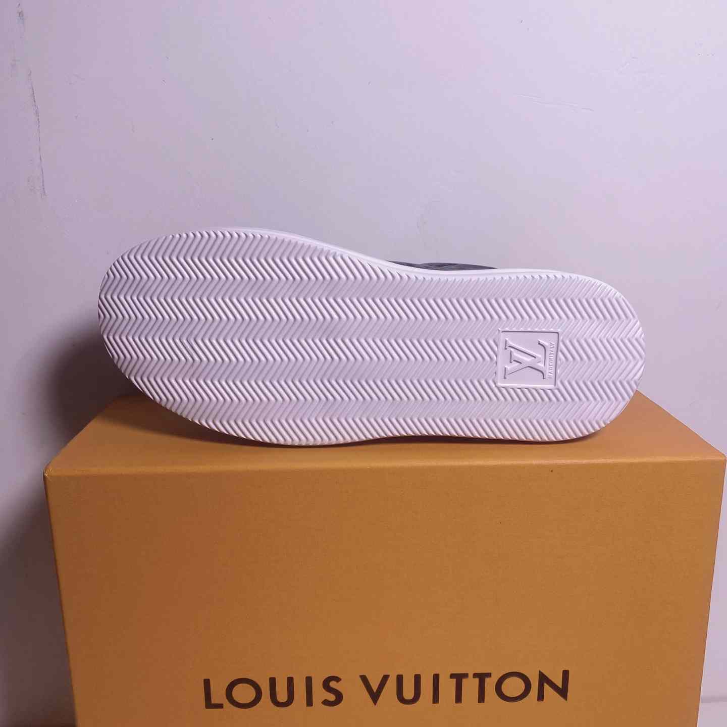 Louis Vuitton Beverly Hills Sneaker   1A8V43 - DopestKickz