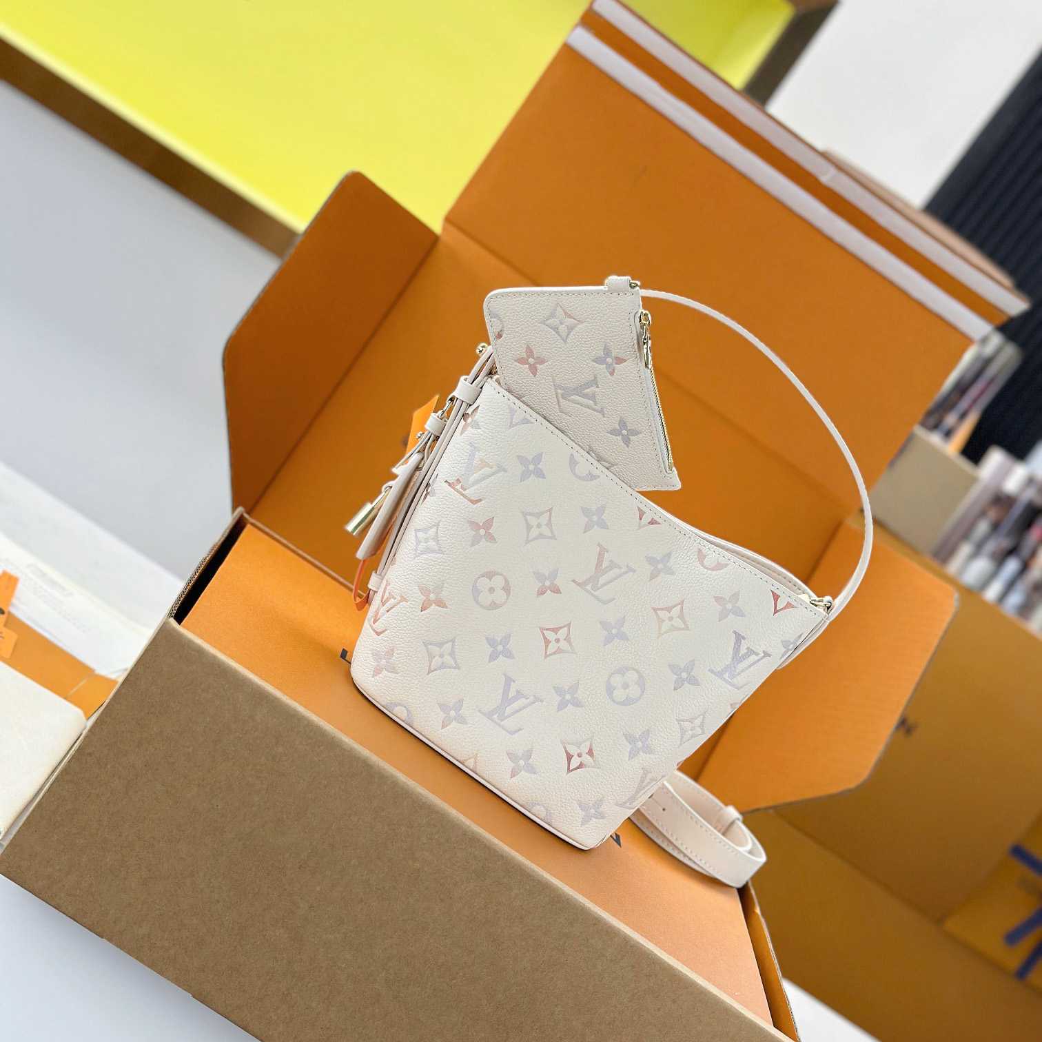 Louis Vuitton All In BB   M25673 - DopestKickz