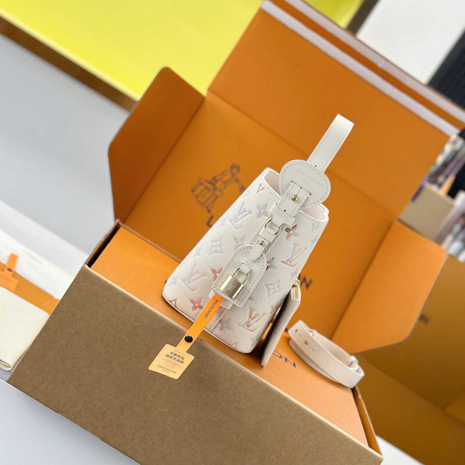 Louis Vuitton All In BB   M25673 - DopestKickz