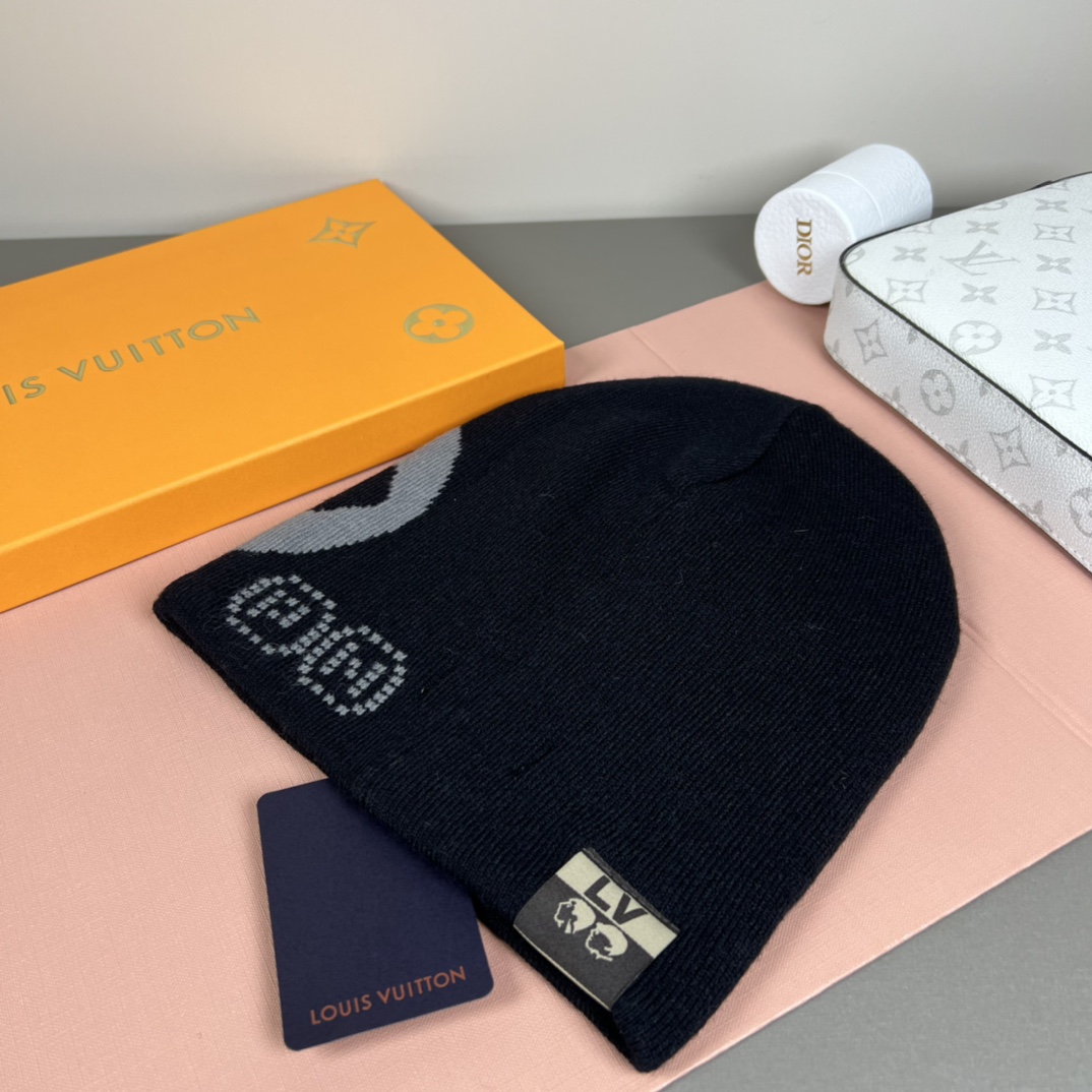 Louis Vuitton LV Fit Monogram Beanie   M5226A - DopestKickz