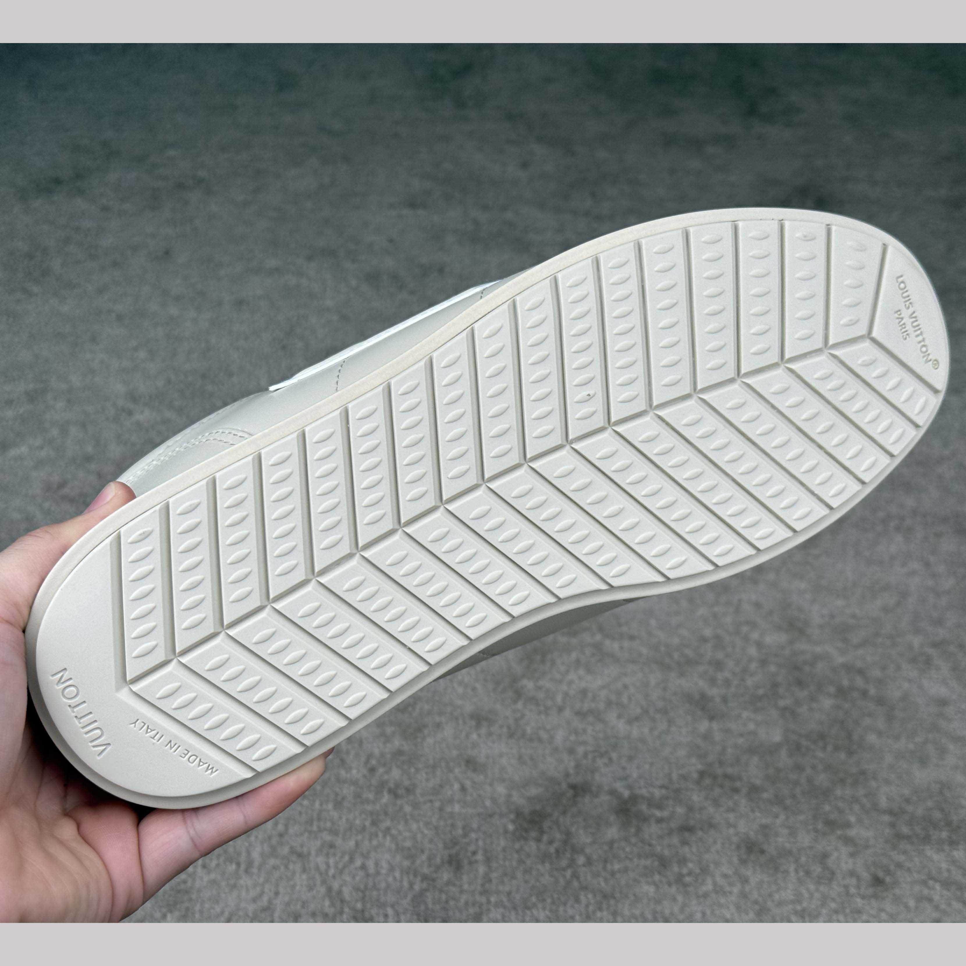 Louis Vuitton LV BUTTERSOFT Sneaker    1AIKF4 - DopestKickz