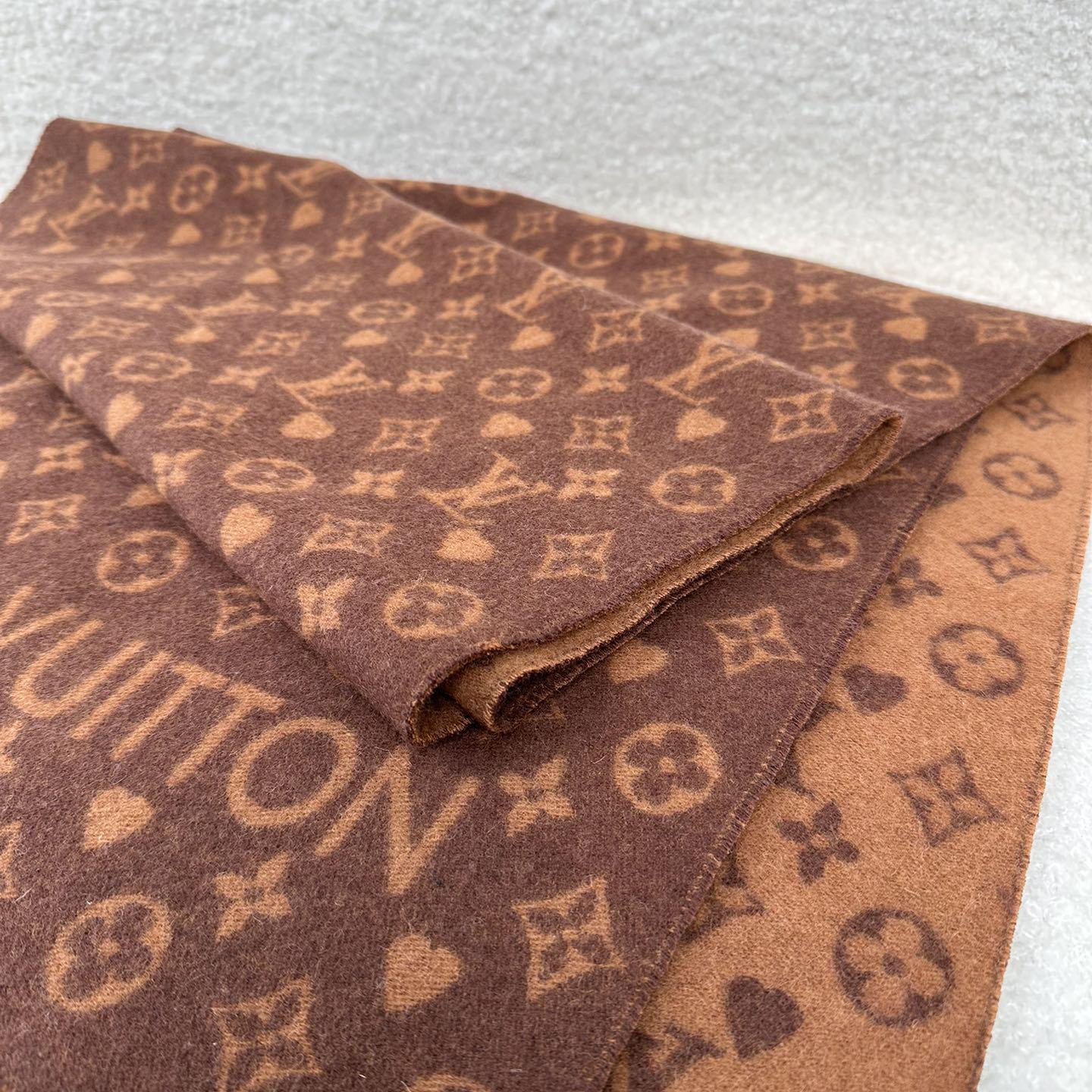 Louis Vuitton Game On Scarf   45*180cm - DopestKickz