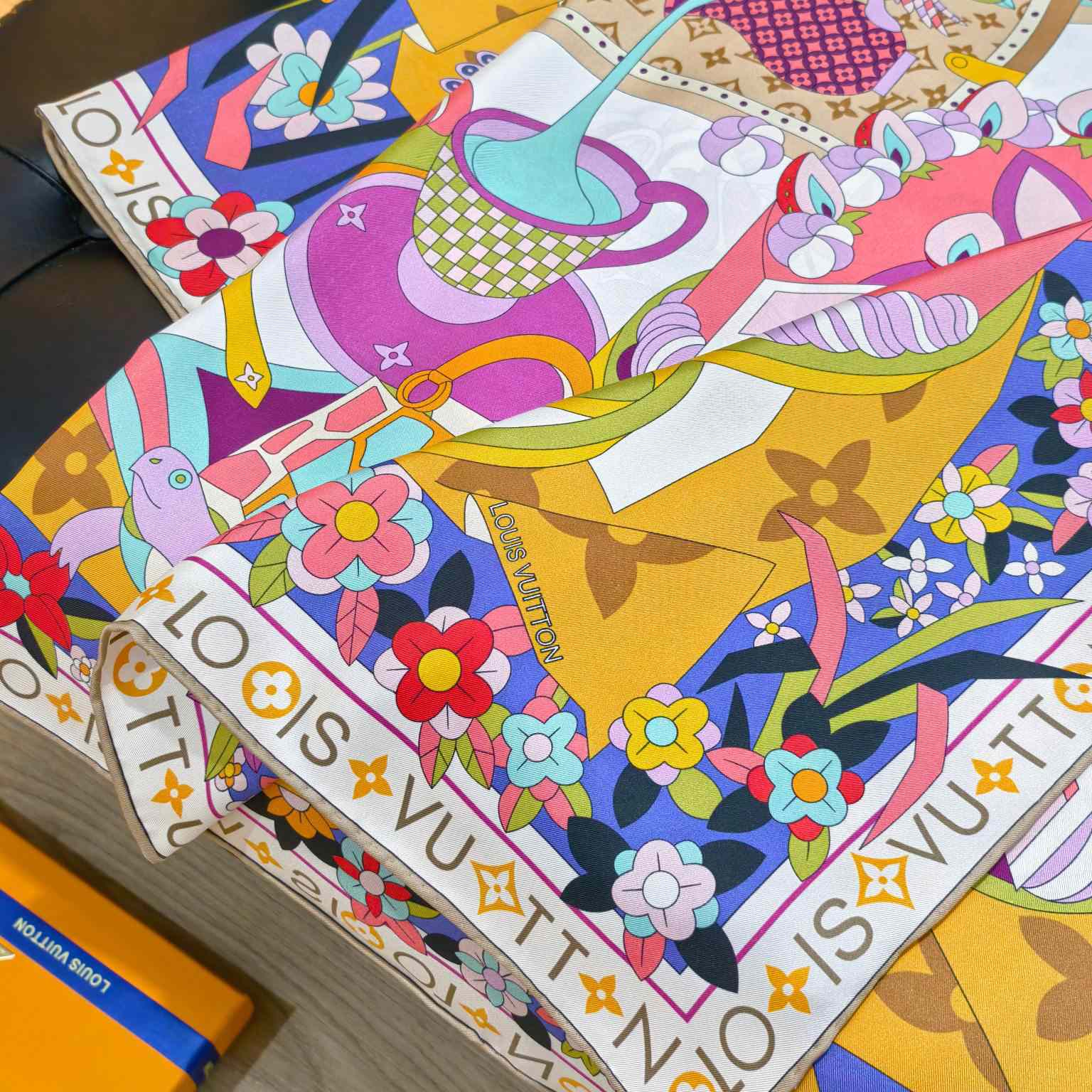 Louis Vuitton Picnic Square 90   M96463 - DopestKickz