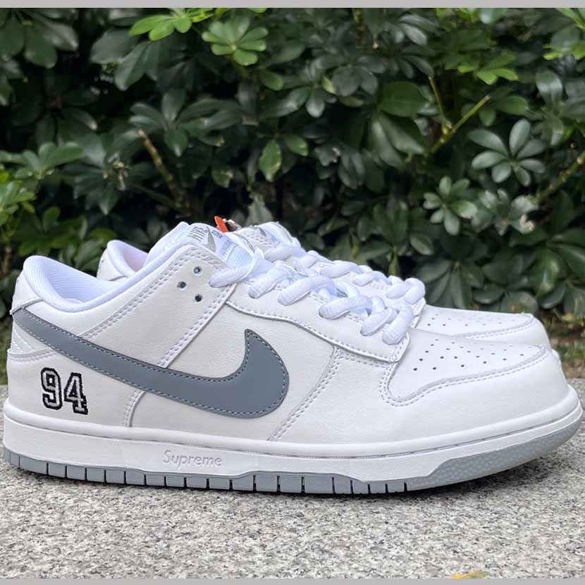 Supreme x Nike SB Dunk Low 