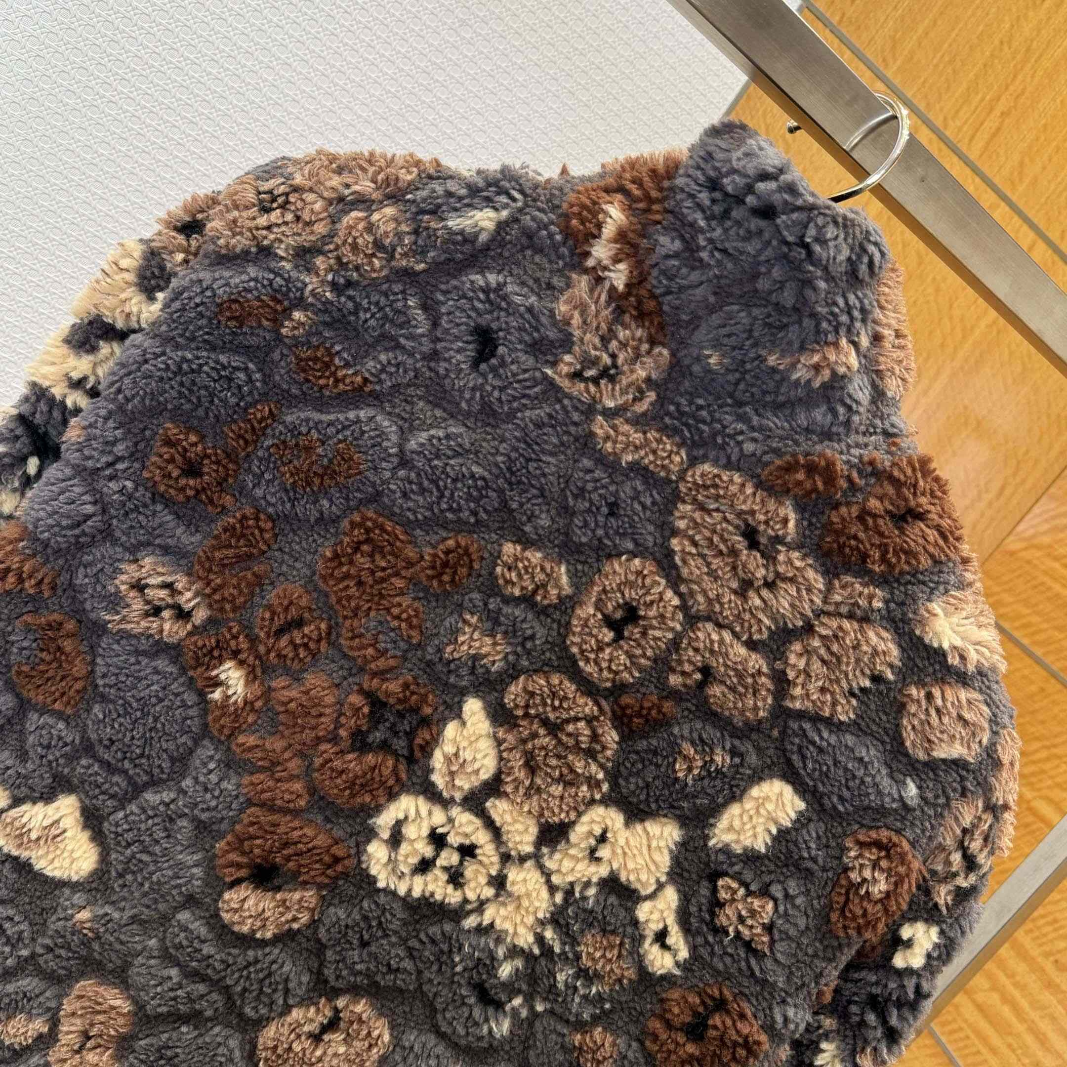 Louis Vuitton Reversible Fleece Blouson   1AIMJS - DopestKickz