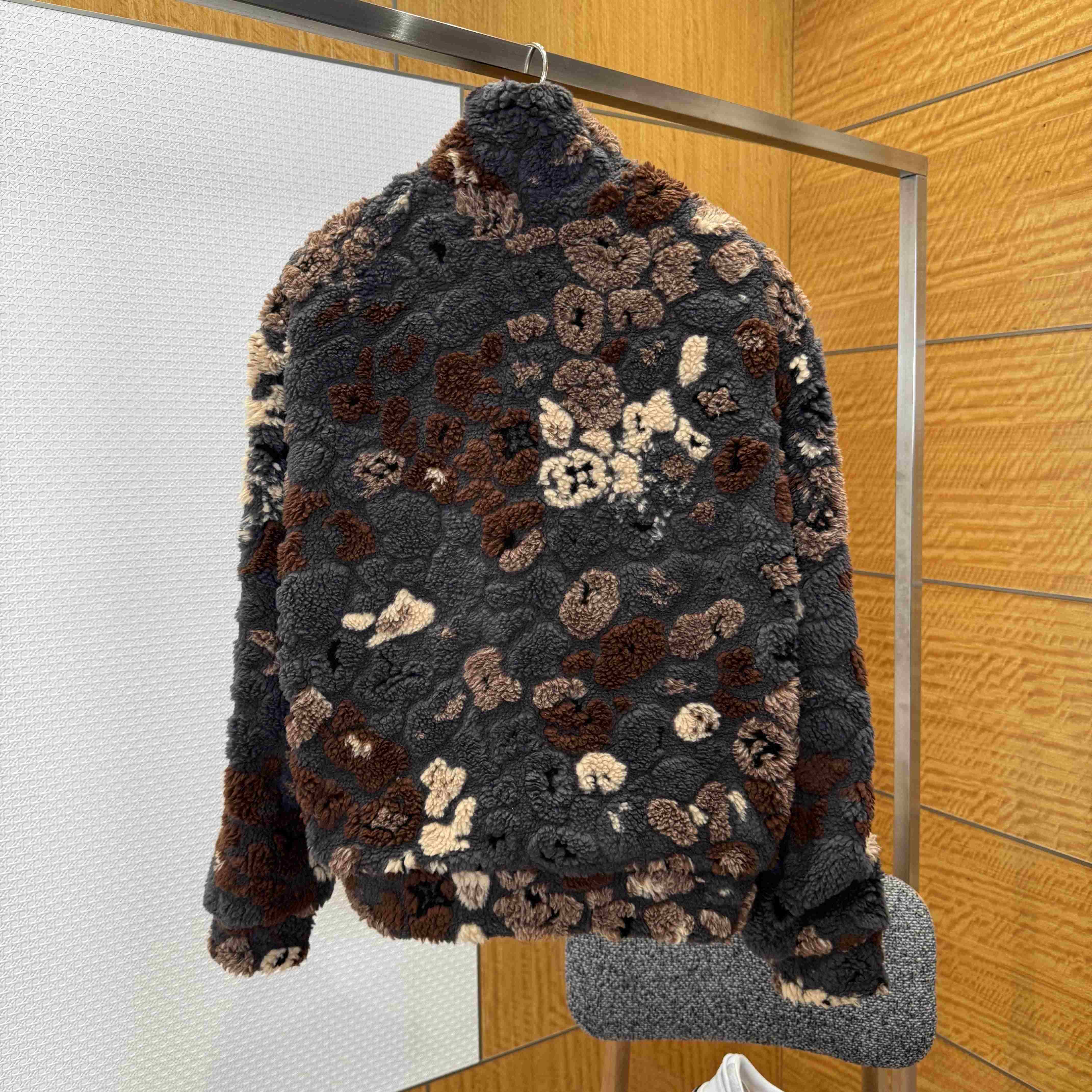 Louis Vuitton Reversible Fleece Blouson   1AIMJS - DopestKickz