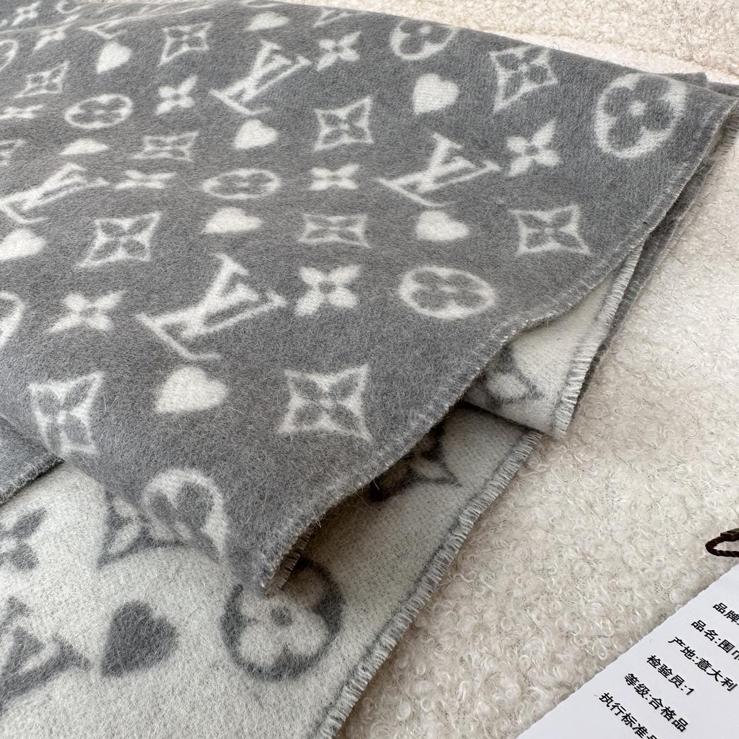 Louis Vuitton Game On Scarf   45*180cm - DopestKickz