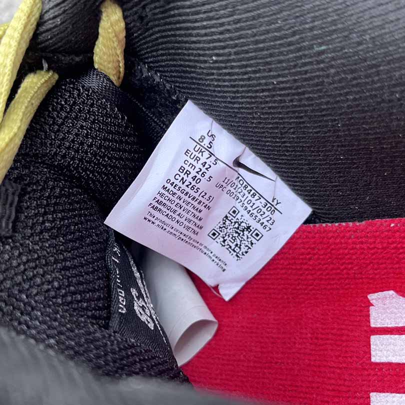 Supreme x Nike SB Dunk Low   HQ8487-300 - DopestKickz