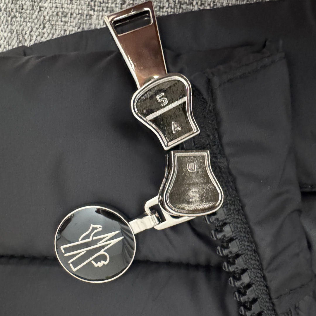 Moncler Igelle Short Down Jacket   2501 - DopestKickz