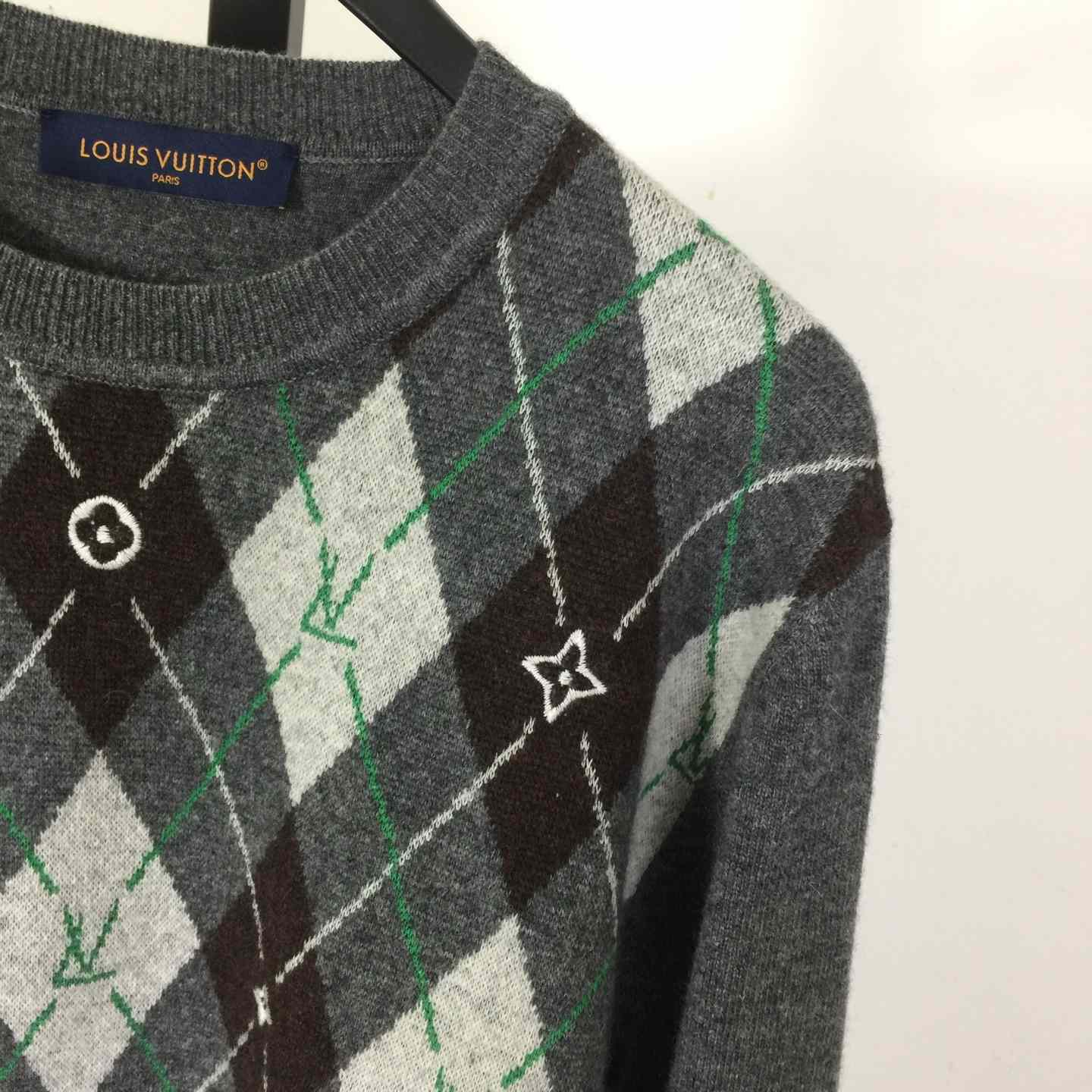 Louis Vuitton Argyle Crewneck    1AIMCJ - DopestKickz