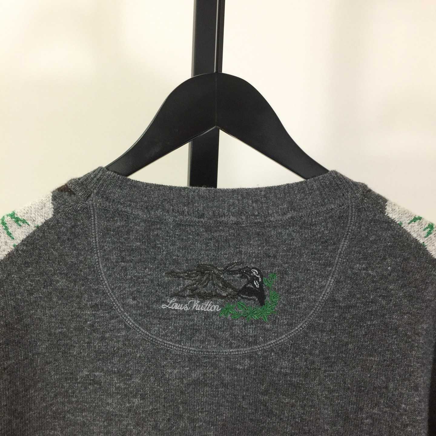 Louis Vuitton Argyle Crewneck    1AIMCJ - DopestKickz