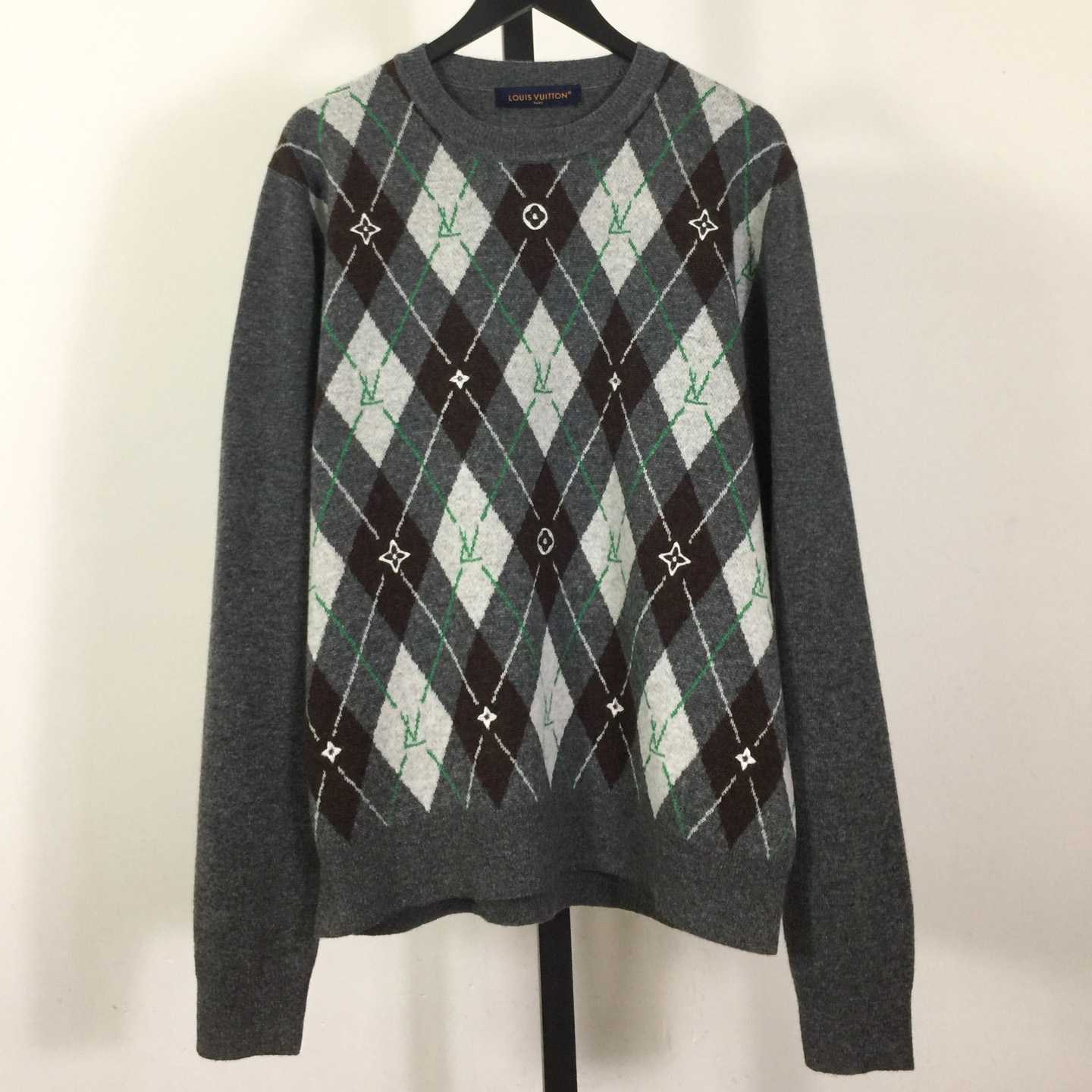 Louis Vuitton Argyle Crewneck    1AIMCJ - DopestKickz