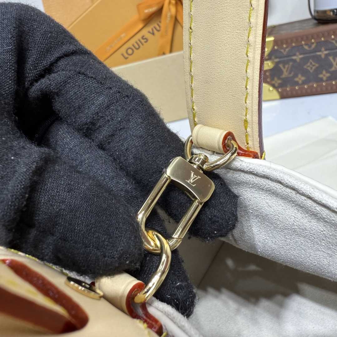 Louis Vuitton All In BB   M15130 - DopestKickz