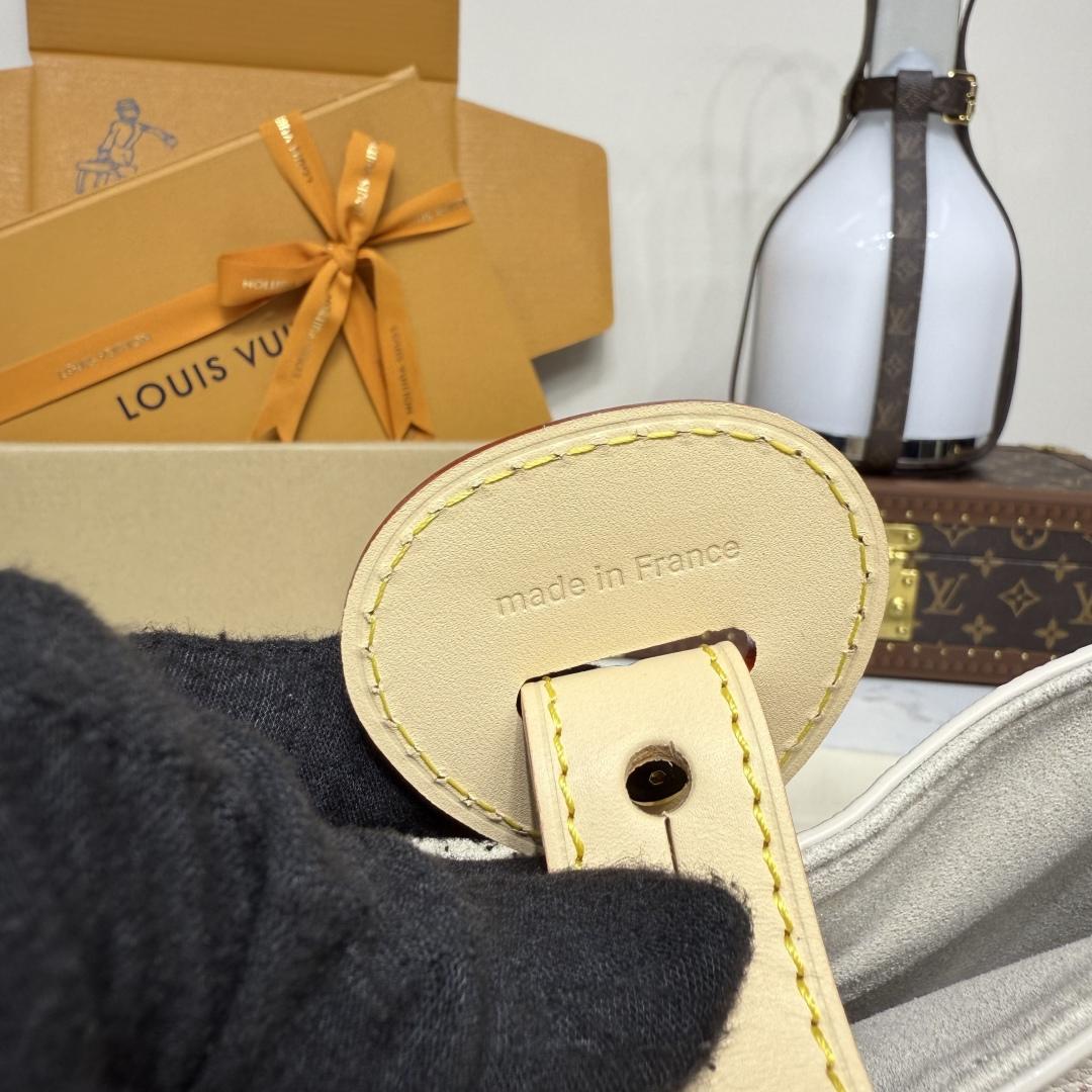 Louis Vuitton All In BB   M15130 - DopestKickz