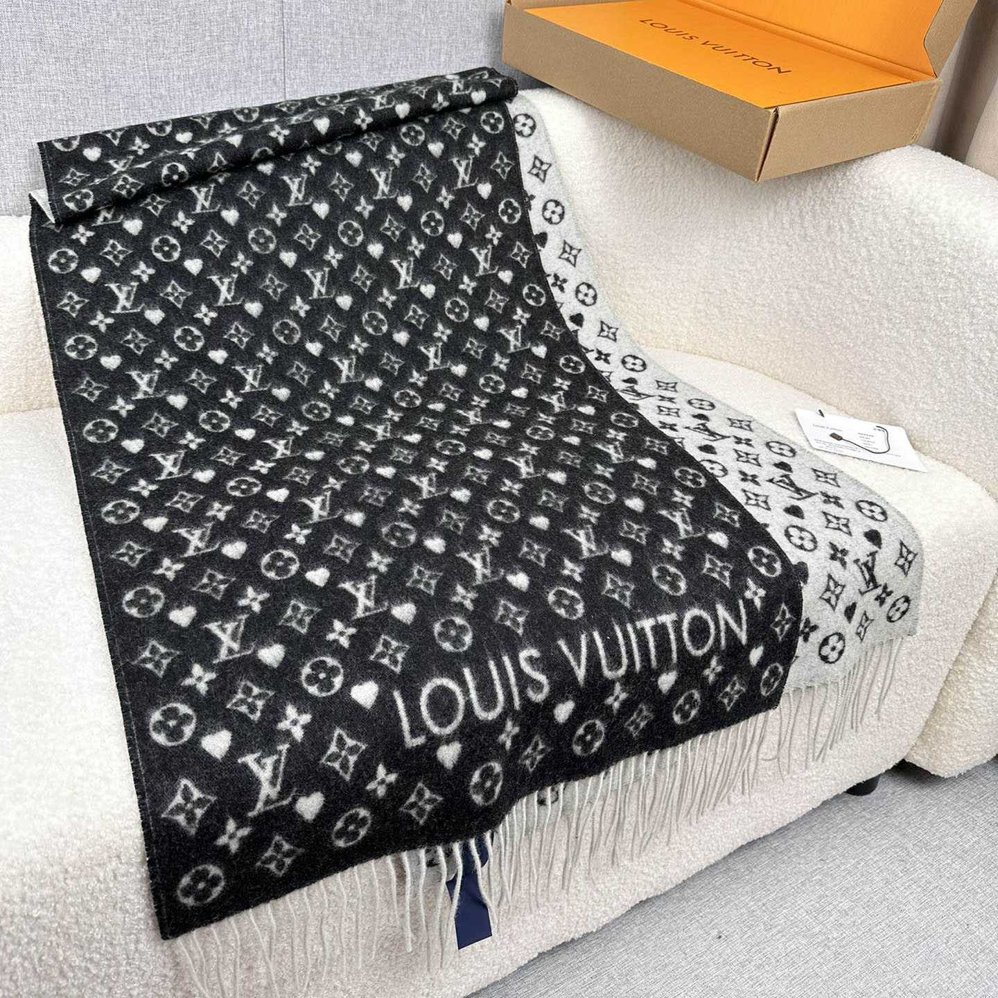 Louis Vuitton Game On Scarf   45*180cm - DopestKickz