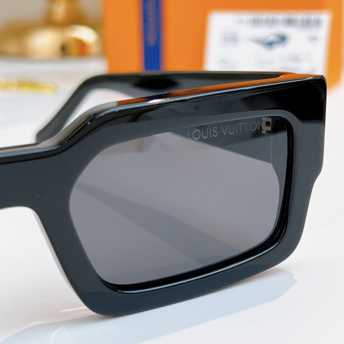 Louis Vuitton LV Clash Low Square Sunglasses   Z2864E - DopestKickz