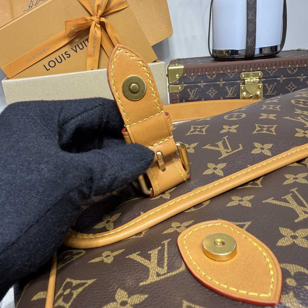 Louis Vuitton Satchel Messenger   M14723 - DopestKickz