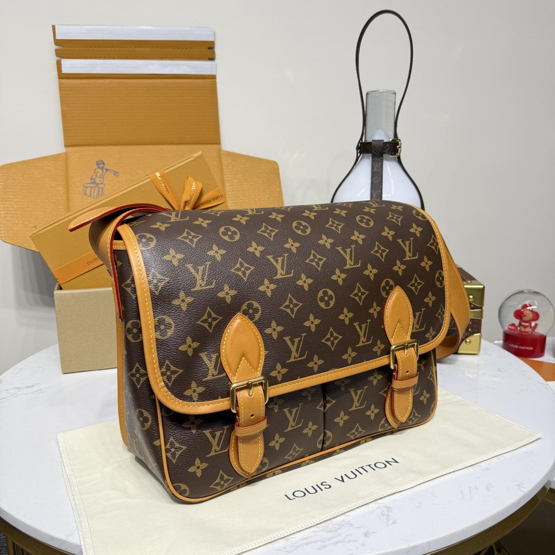 Louis Vuitton Satchel Messenger   M14723 - DopestKickz