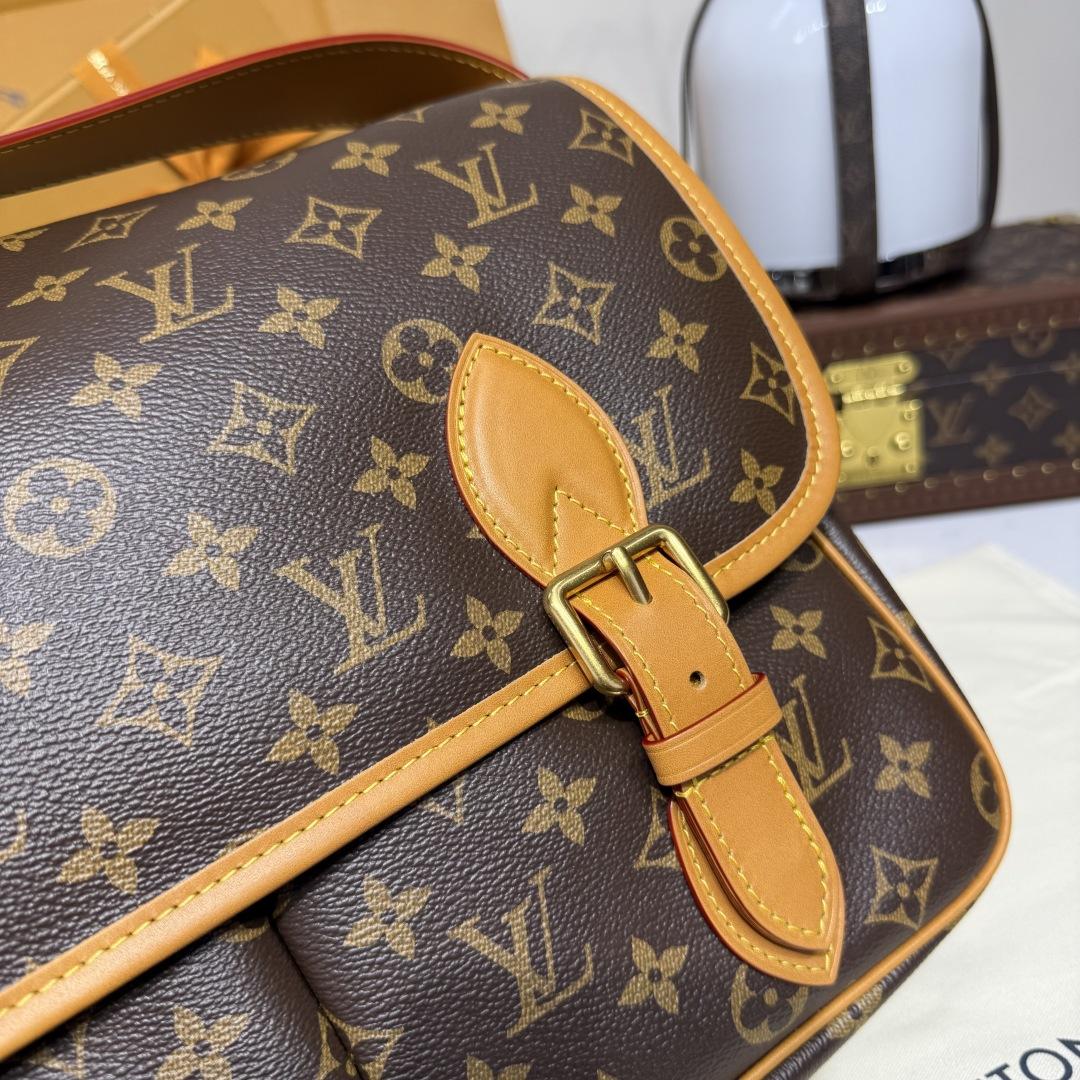 Louis Vuitton Satchel Messenger   M14723 - DopestKickz
