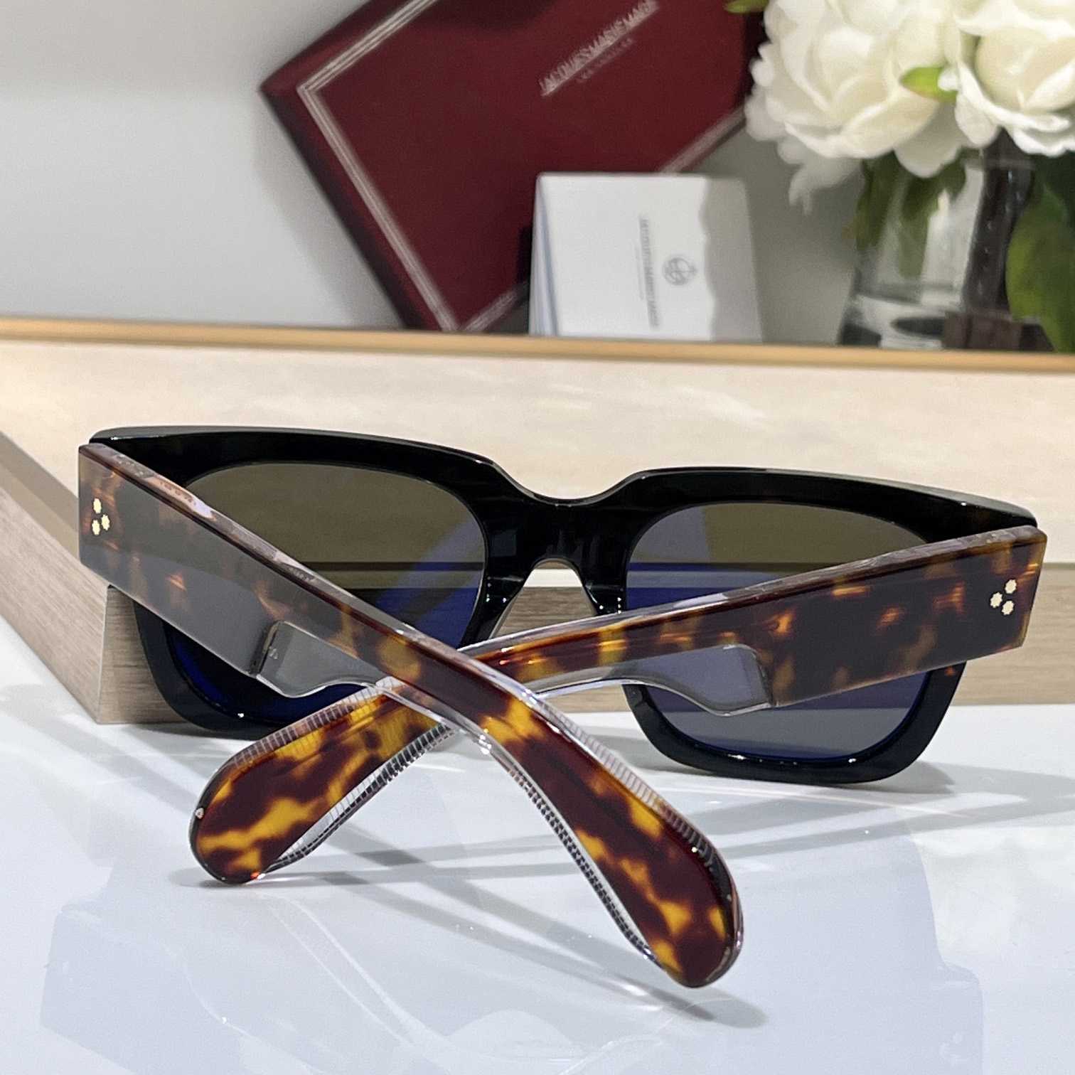 Jacquemus ENZO Sunglasses - DopestKickz